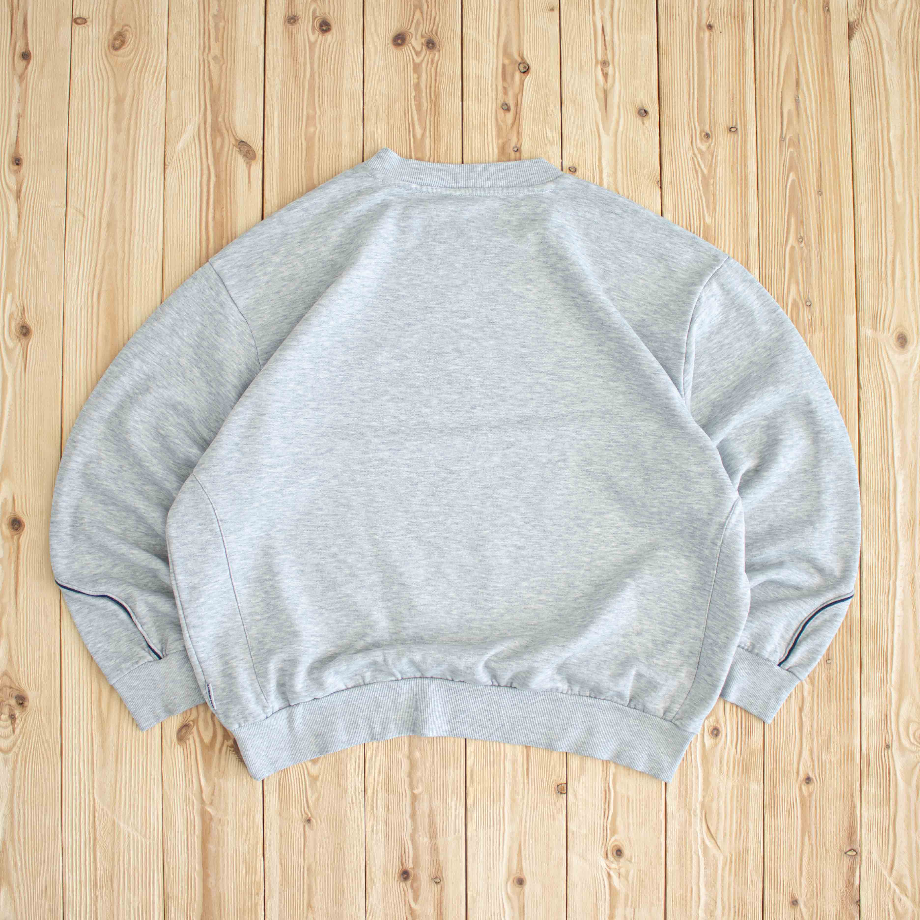 (L) Umbro Vintage Embroidered Sweatshirt Gray
