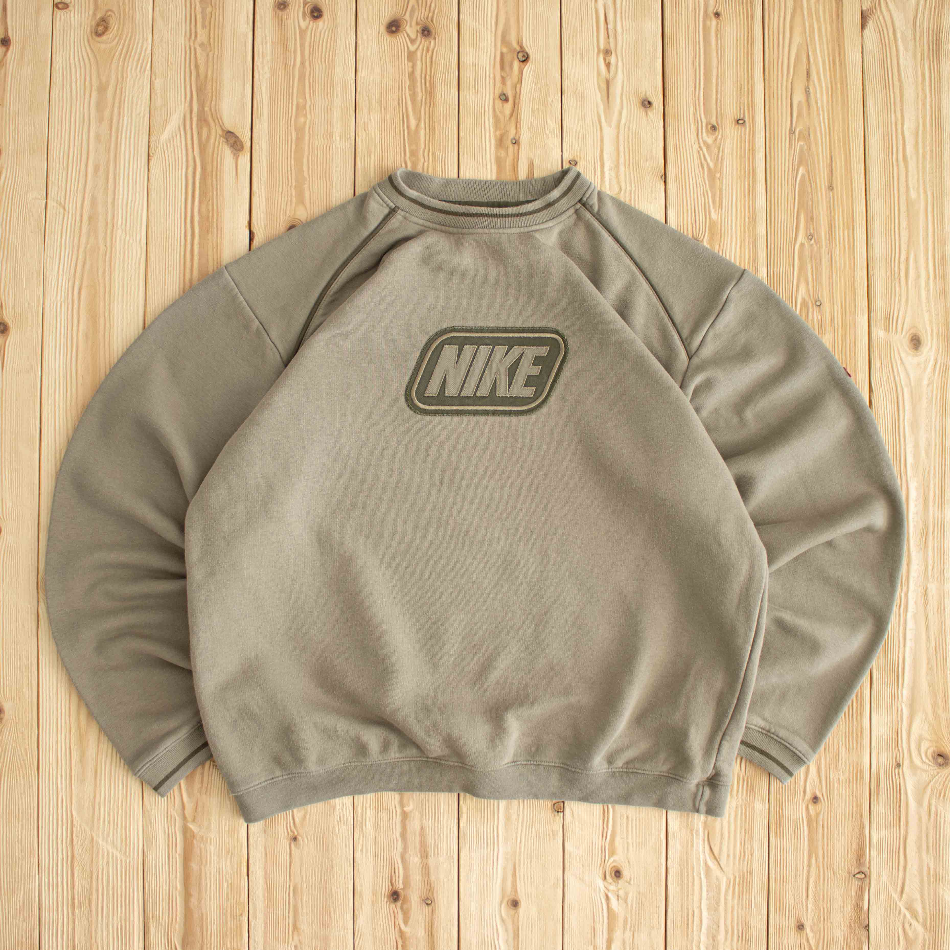 (L/XL) Nike Vintage Spell Out Embroidered Sweatshirt Beige