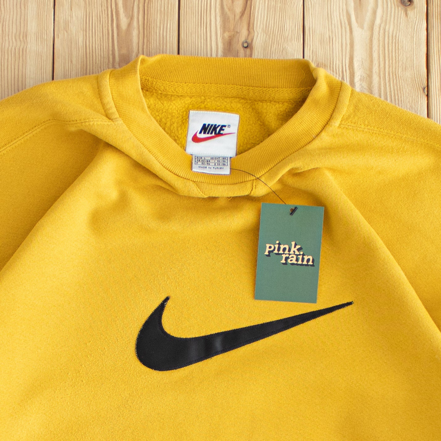 (L) Nike Swoosh Vintage Embroidered Sweatshirt Yellow