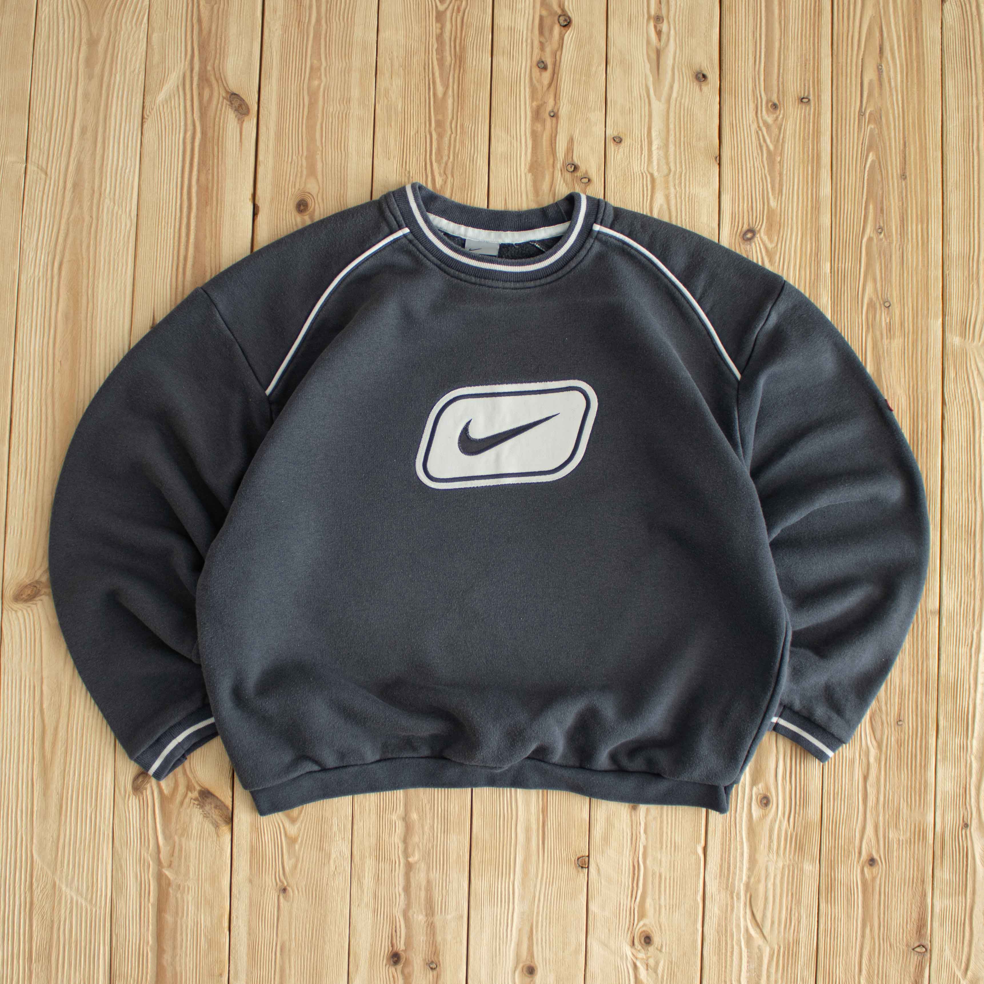 (S) Nike Swoosh Vintage Embroidered Sweatshirt Gray