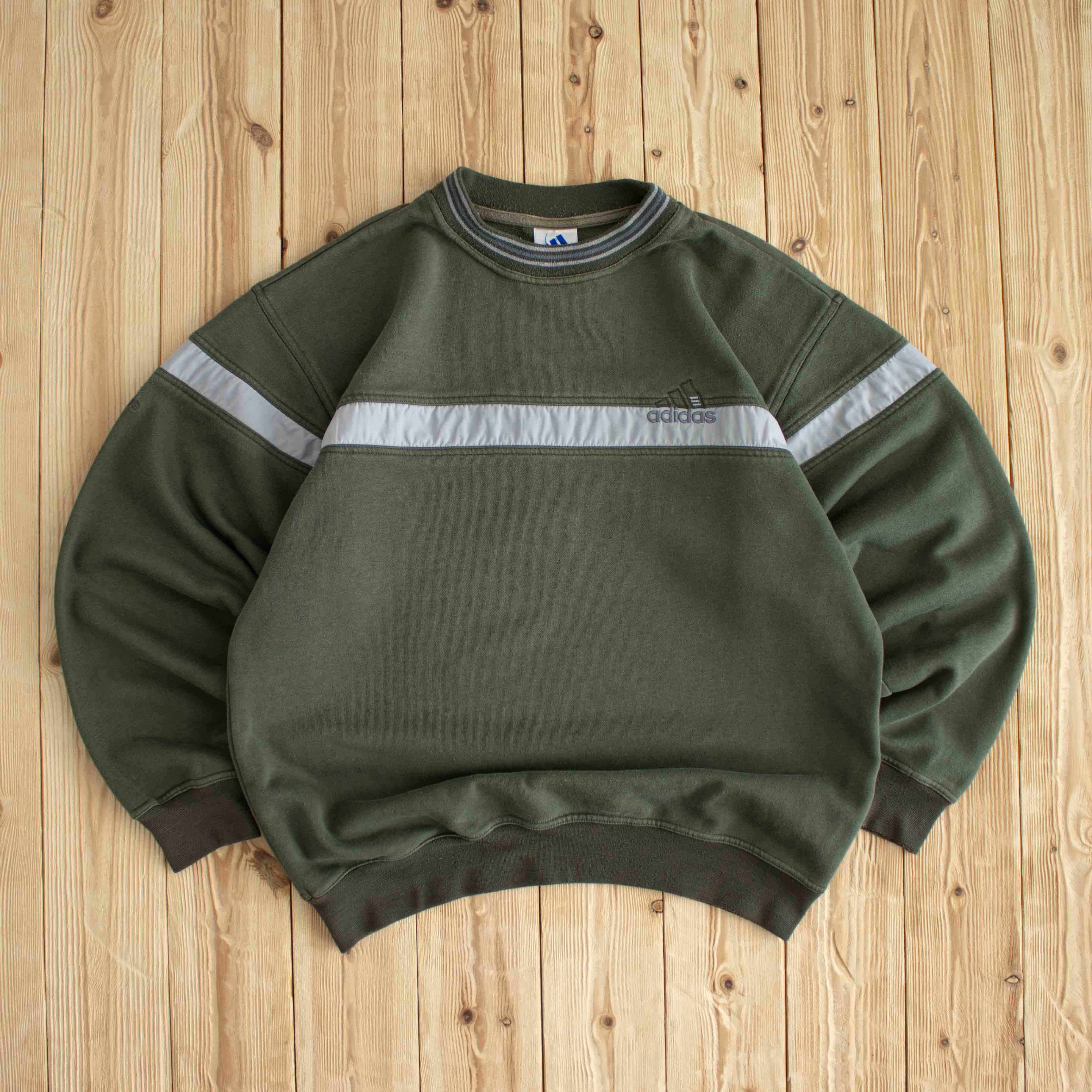 (L/XL) Adidas Vintage Logo Embroidered Sweatshirt Green