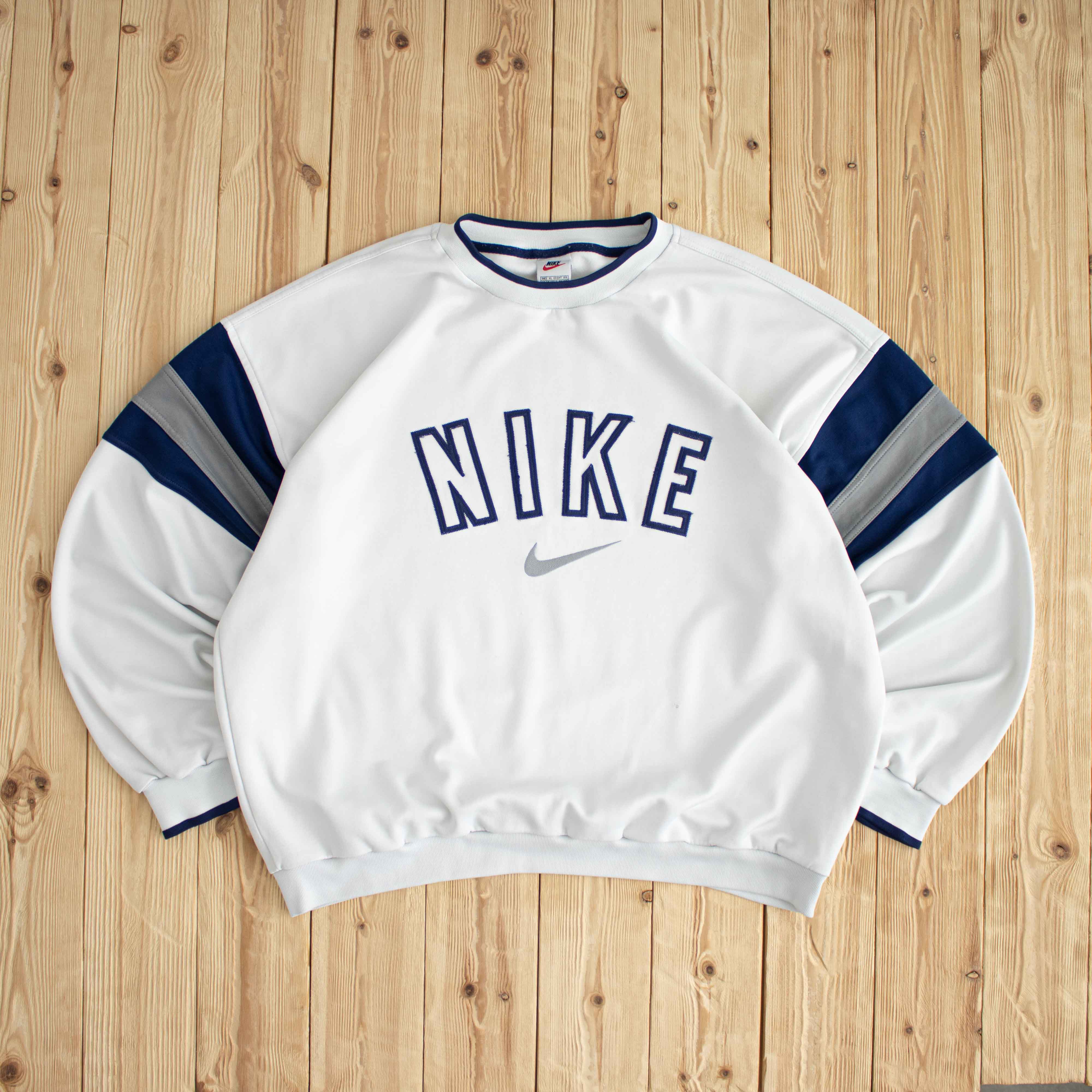 (L) Nike Spell Out Vintage Embroidered Sweatshirt White