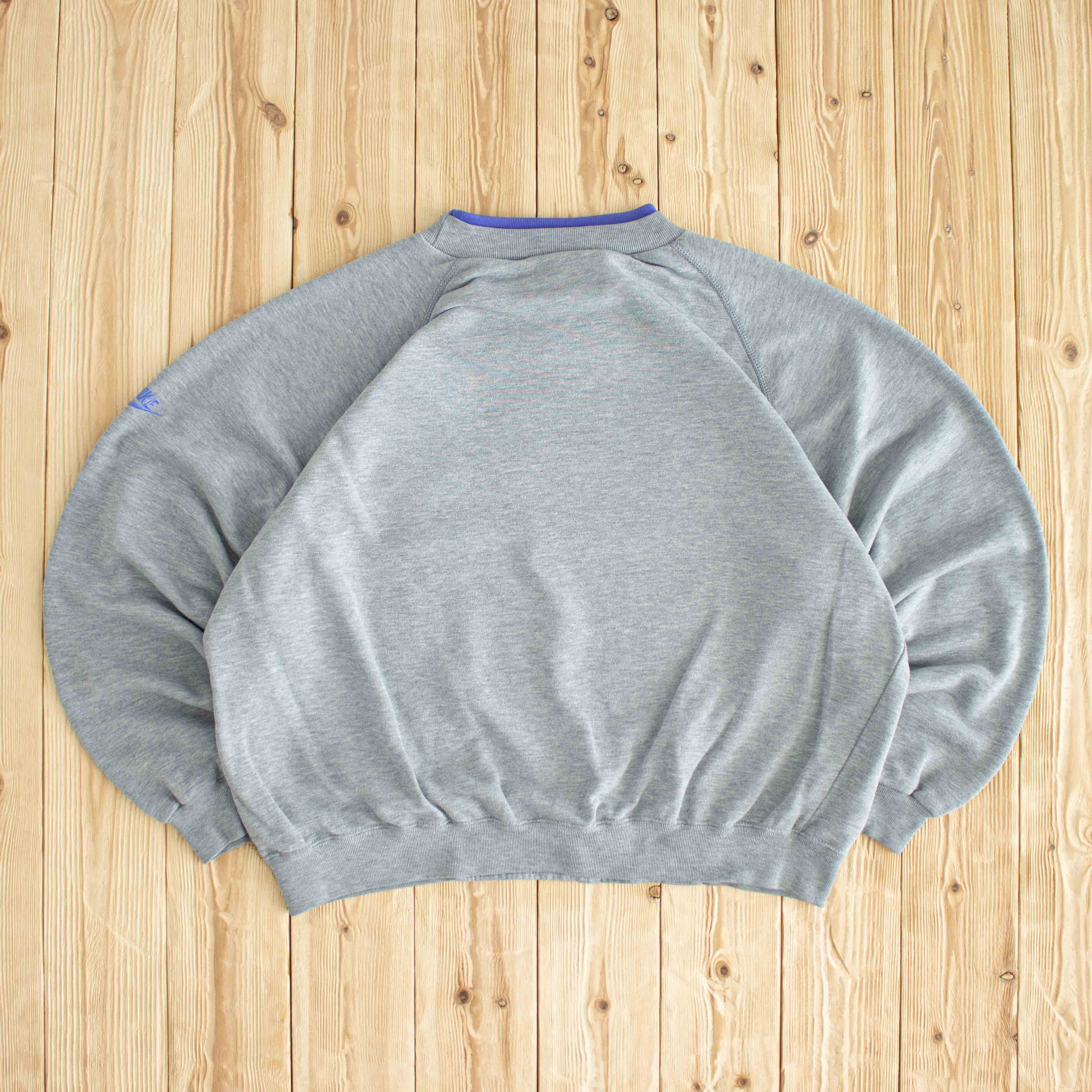 (L) Nike Vintage High Performance Sports Embroidered Sweatshirt Gray