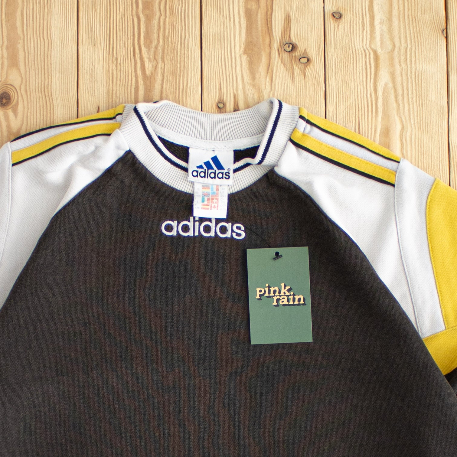 (L) Adidas Cropped Vintage Embroidered Sweatshirt Black