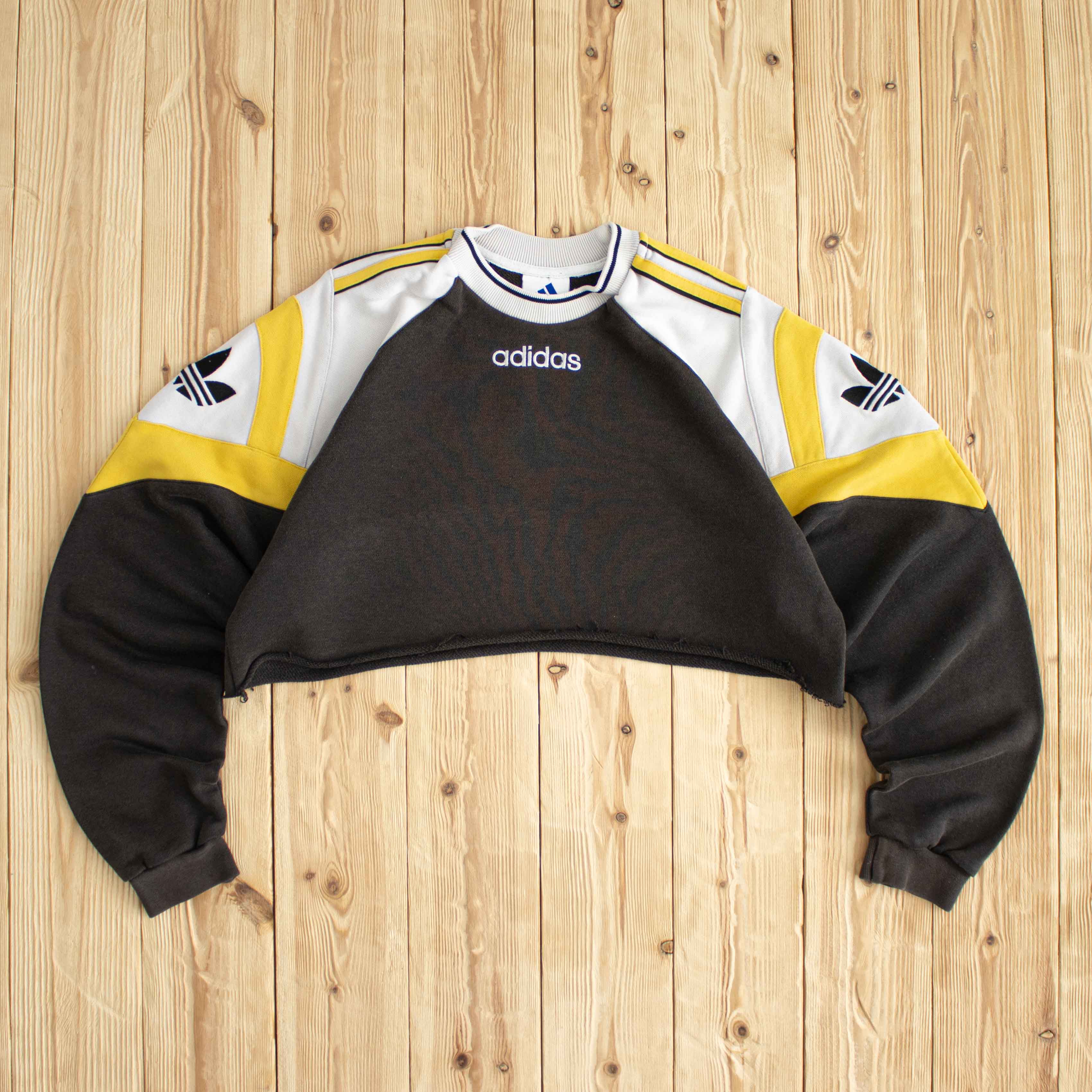 (L) Adidas Cropped Vintage Embroidered Sweatshirt Black