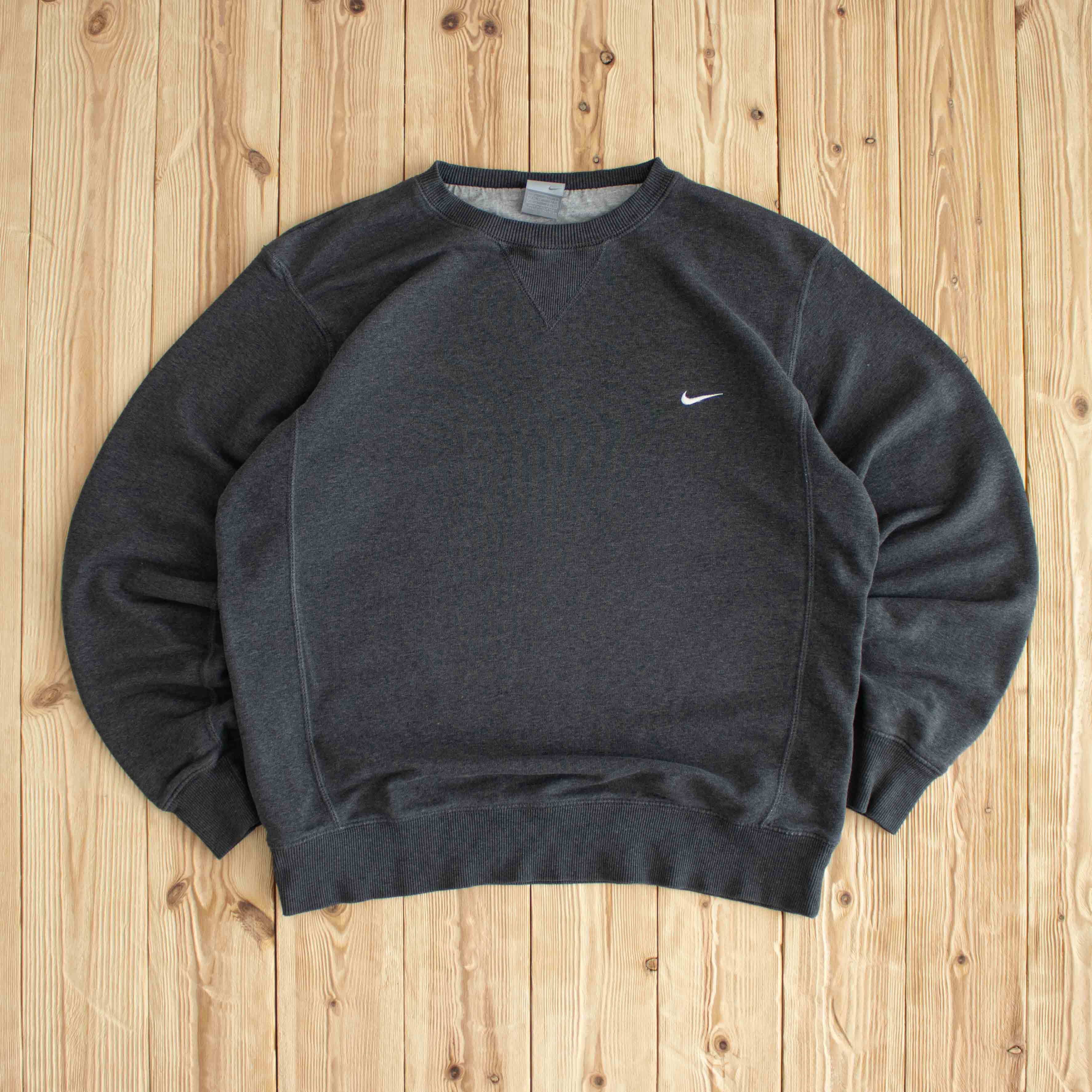 (L) Nike Vintage Essential Embroidered Sweatshirt Gray