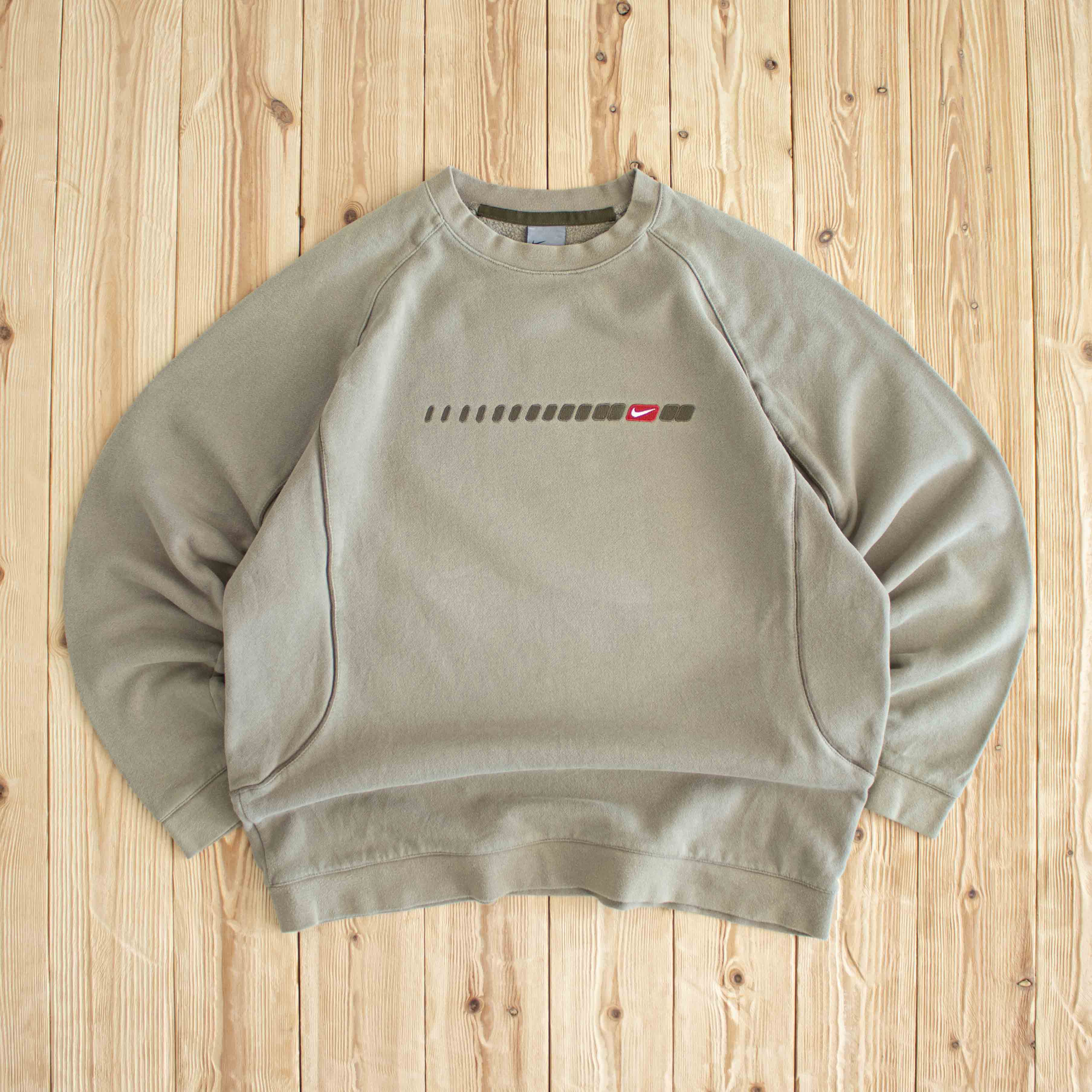 (M) Nike Mini Swoosh Vintage Embroidered Sweatshirt Khaki