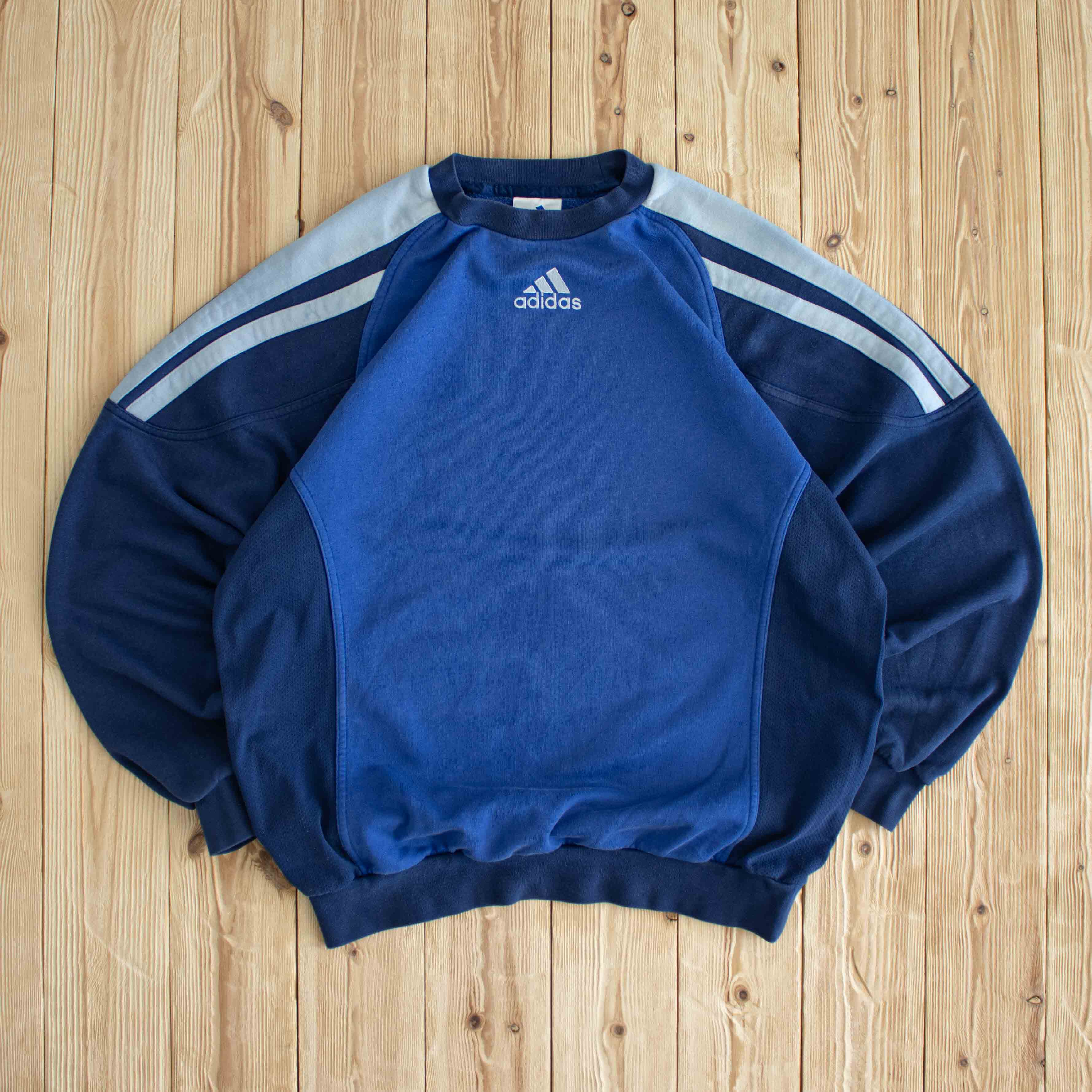 (L) Adidas Center Logo Vintage Embroidered Sweatshirt Blue