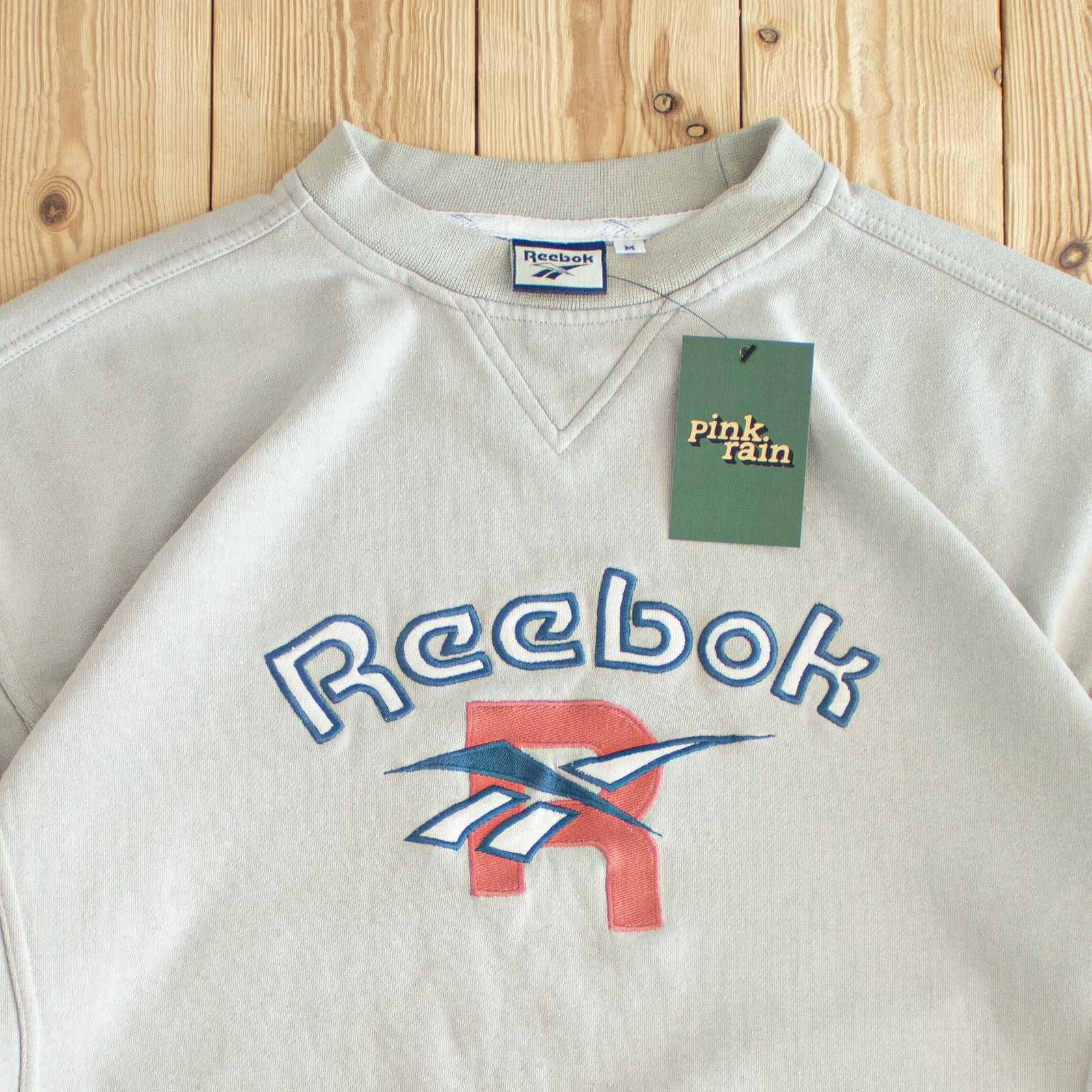 (M) Reebok Spell Out Vintage Embroidered Sweatshirt Beige