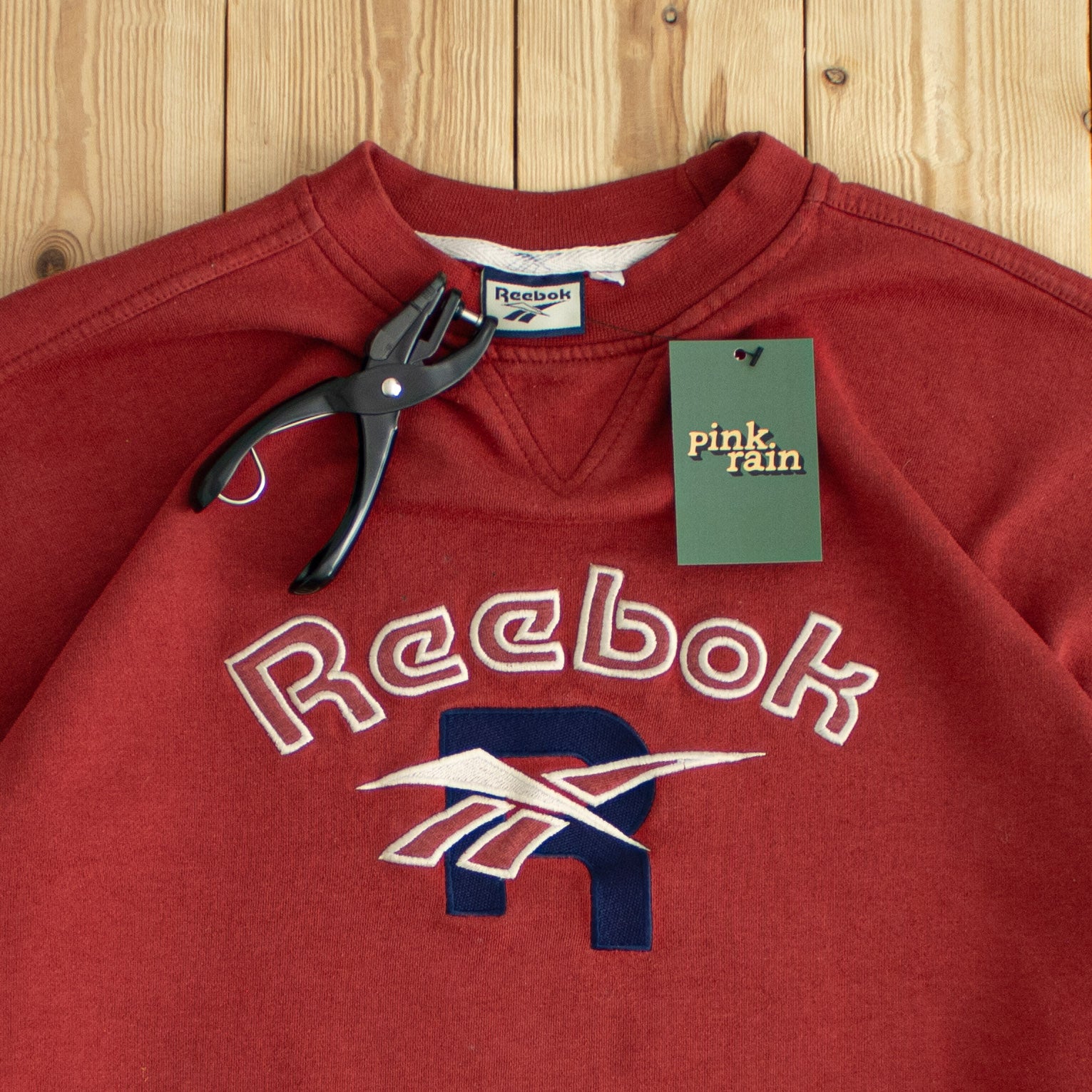 (M/L) Reebok Spell Out Vintage Embroidered Sweatshirt Red