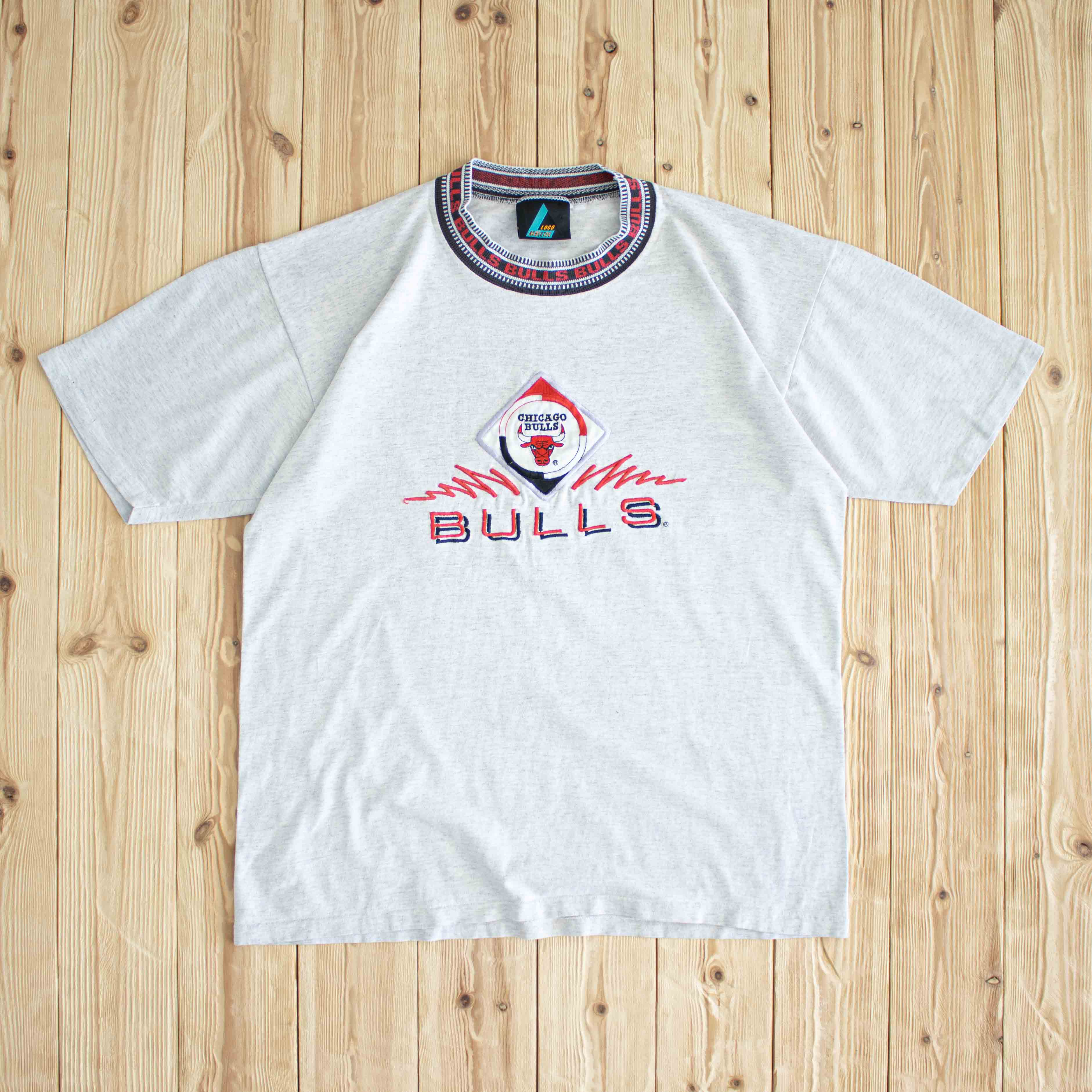(L) Chicago Bulls Logo Athletic Vintage Embroidered T-Shirt Gray