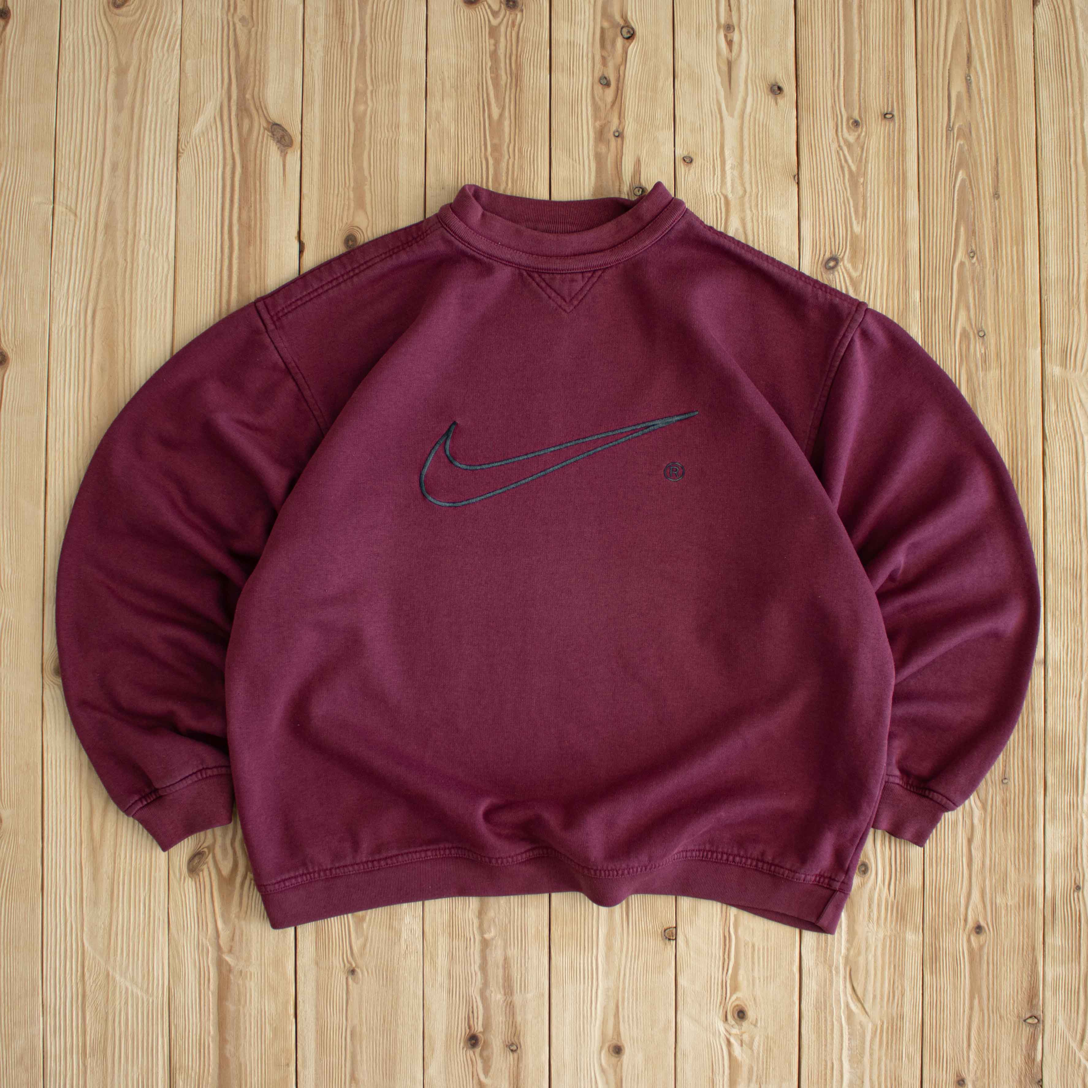 (M) Nike Swoosh Vintage Embroidered Sweatshirt Red
