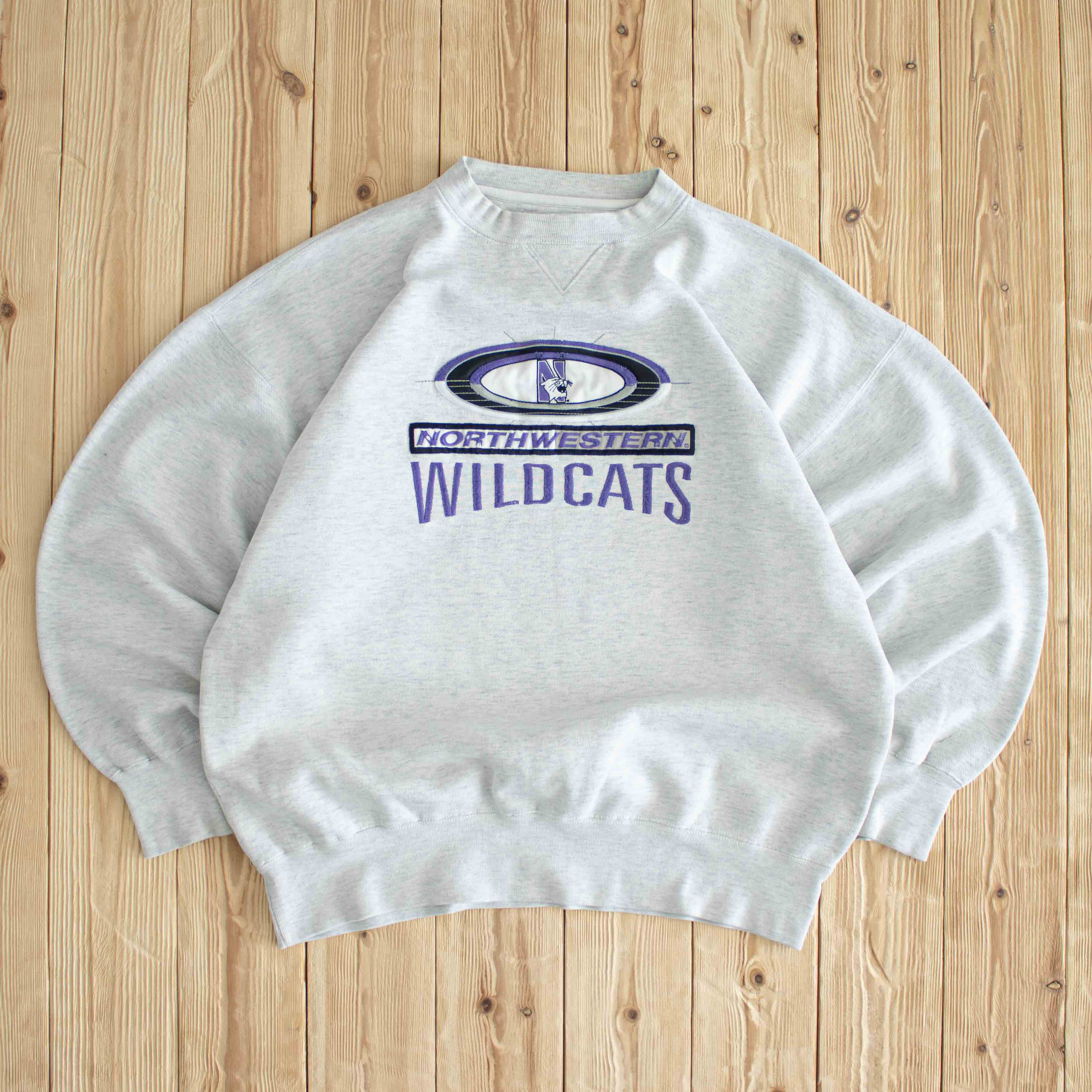 (L) Midwest Northern Wildcats Vintage Embroidered Sweatshirt White