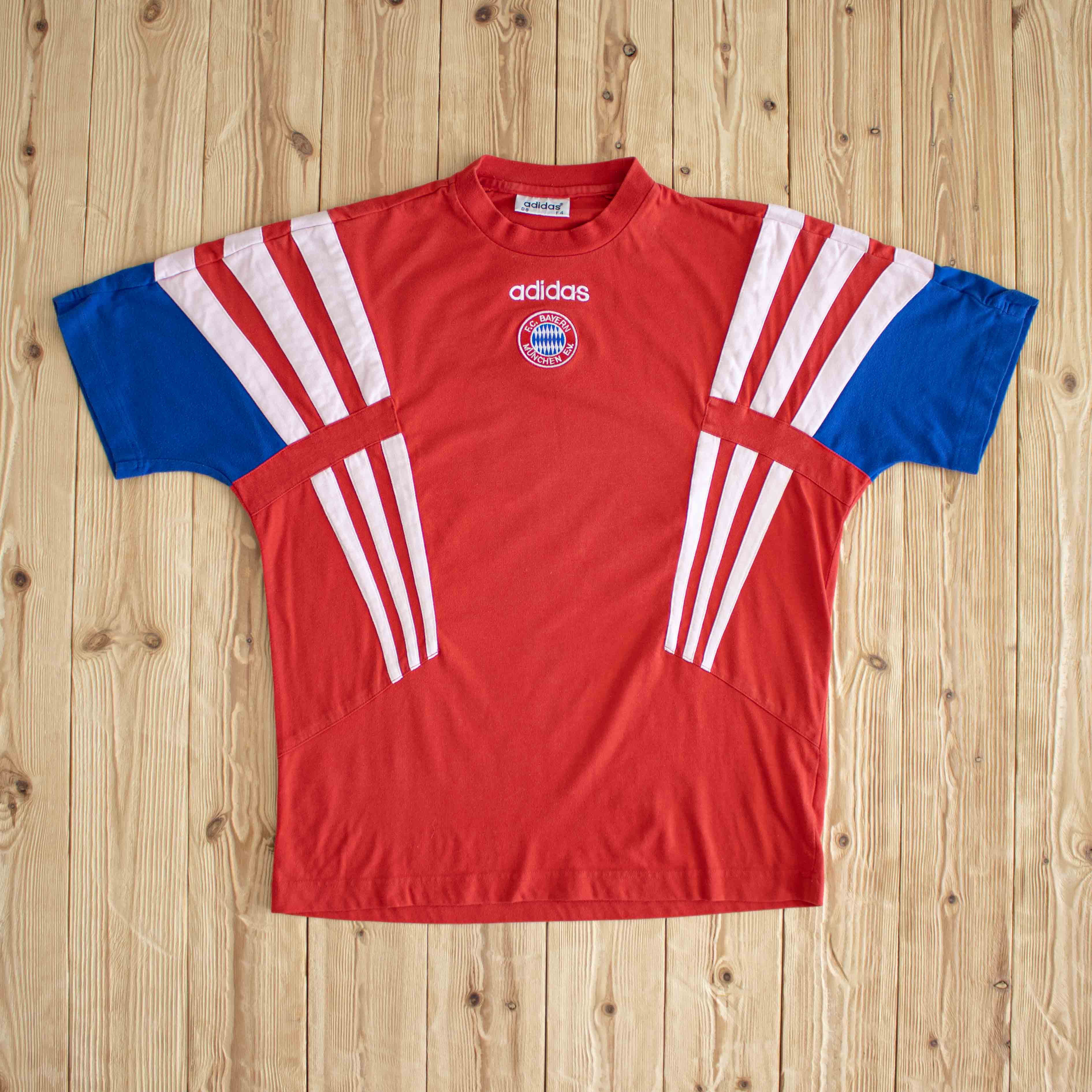 (M/L) 1995 Adidas FC Bayern Munchen Vintage Embroidered T-Shirt Red
