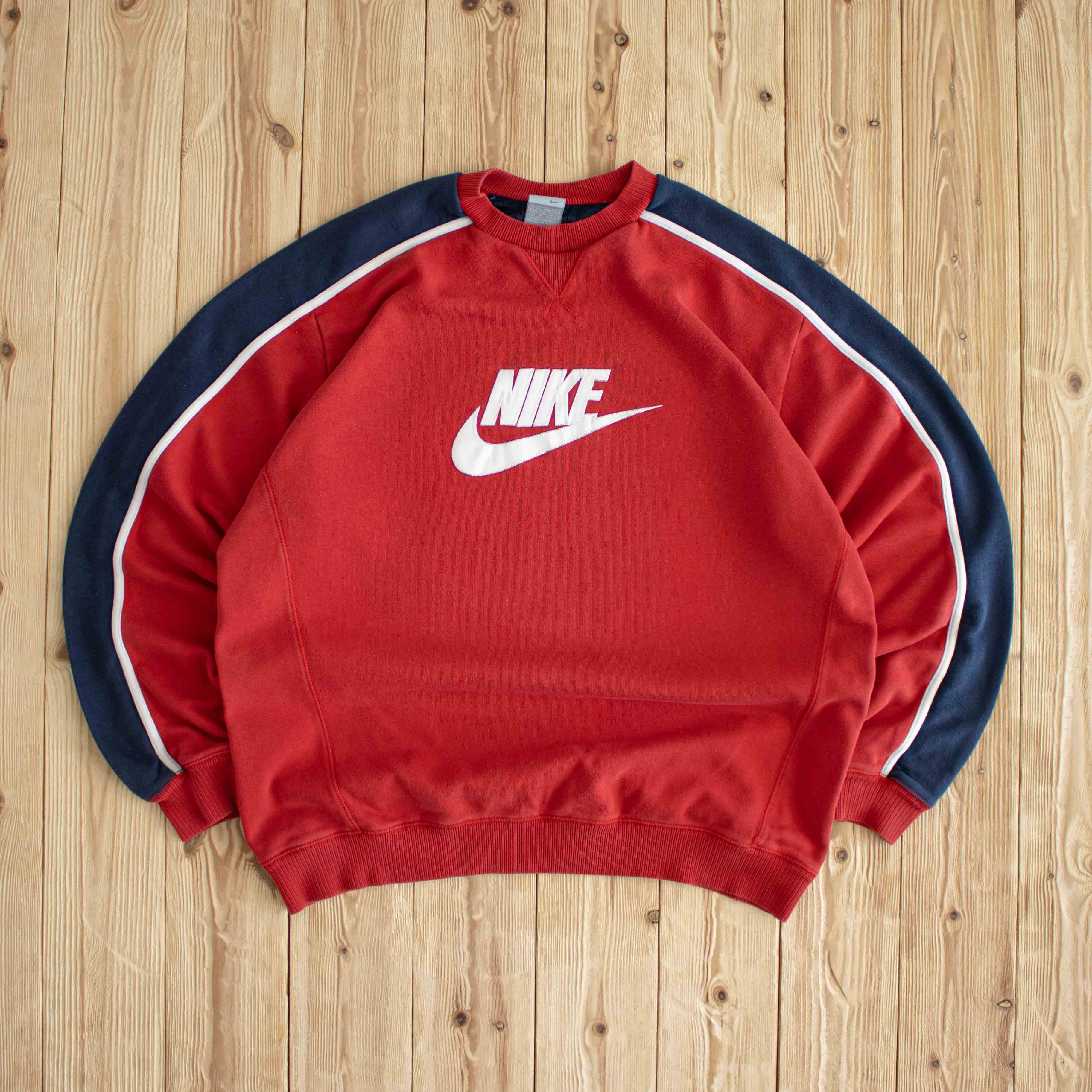 (L) Nike Vintage Logo Embroidered Sweatshirt Red