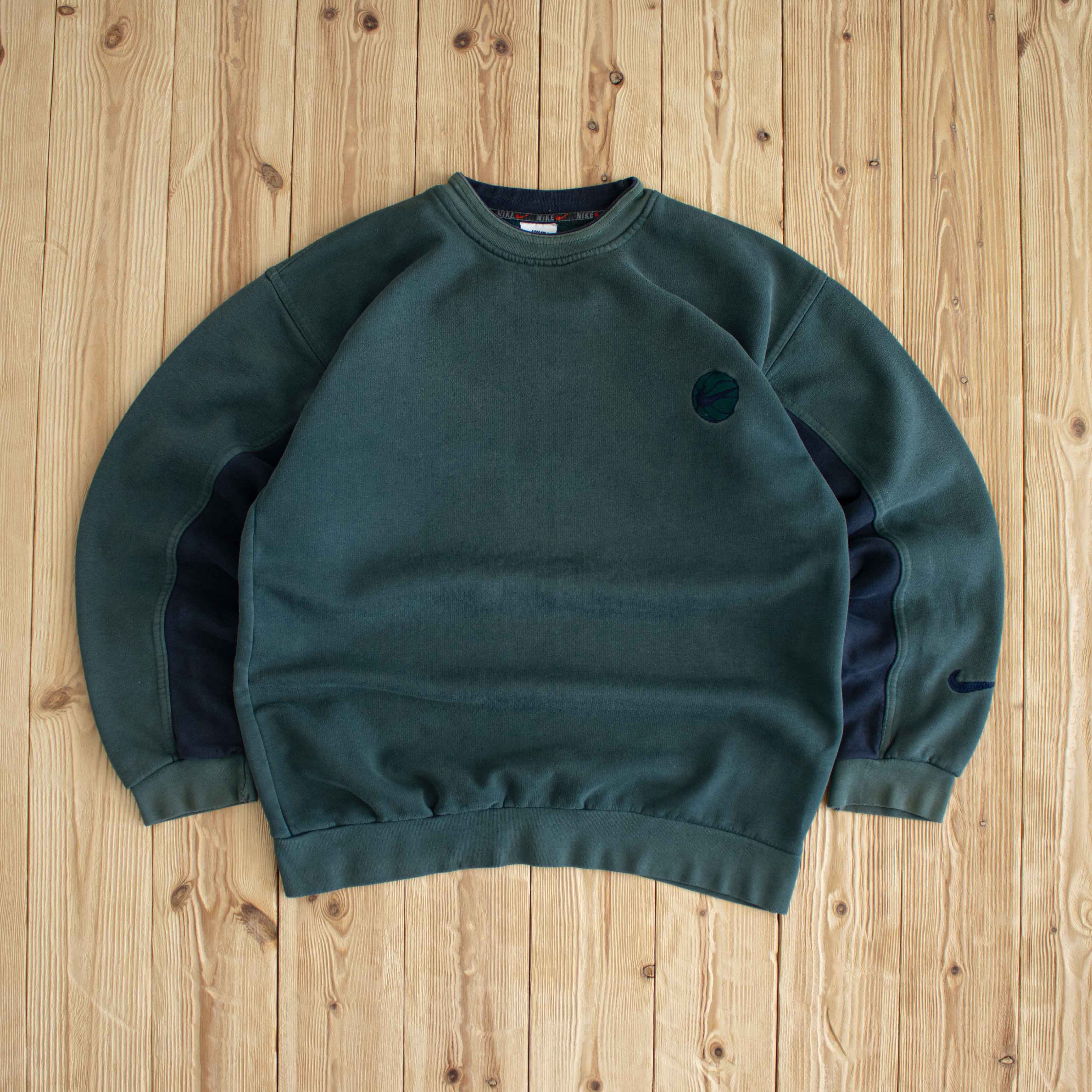 (S/M) Nike Basketball Vintage Embroidered Sweatshirt Green
