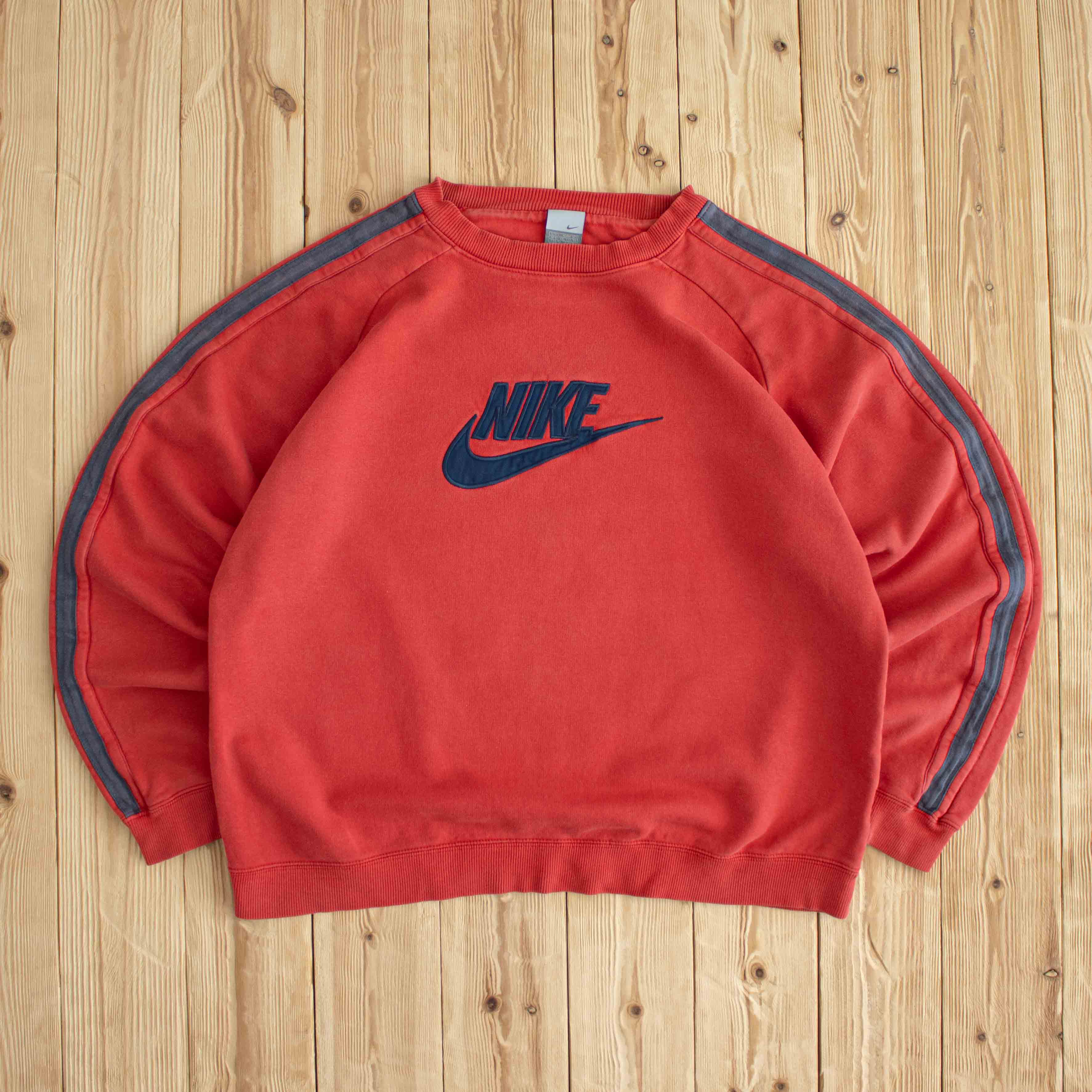 (M) Nike Logo Vintage Embroidered Sweatshirt Red
