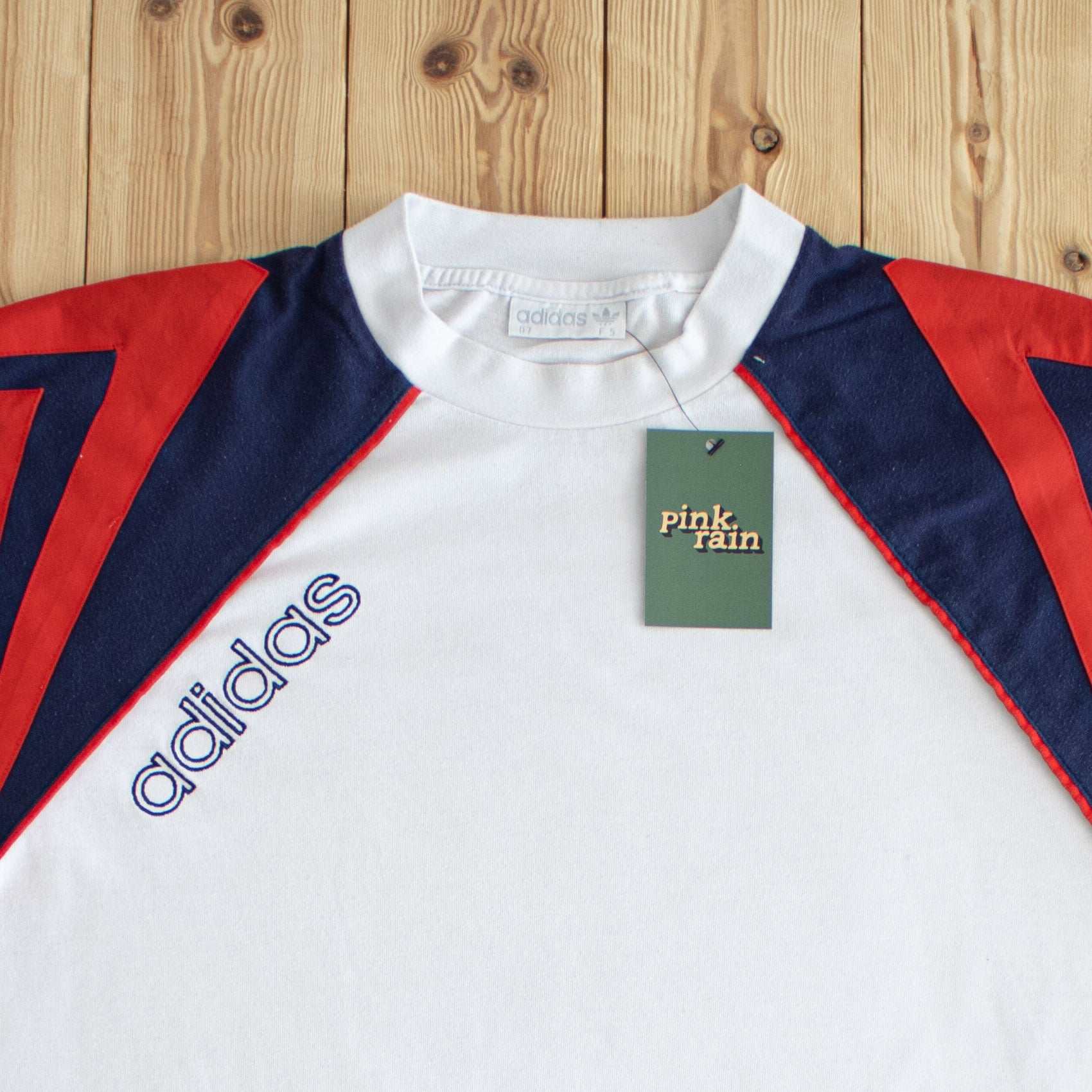 (L/XL) Adidas Vintage Embroidered T-Shirt White