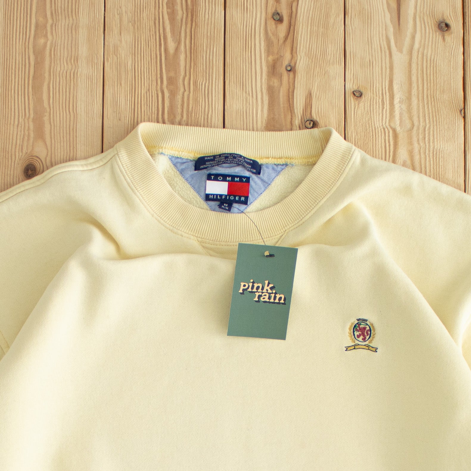 (M) Tommy Hilfiger Vintage Embroidered Sweatshirt Yellow