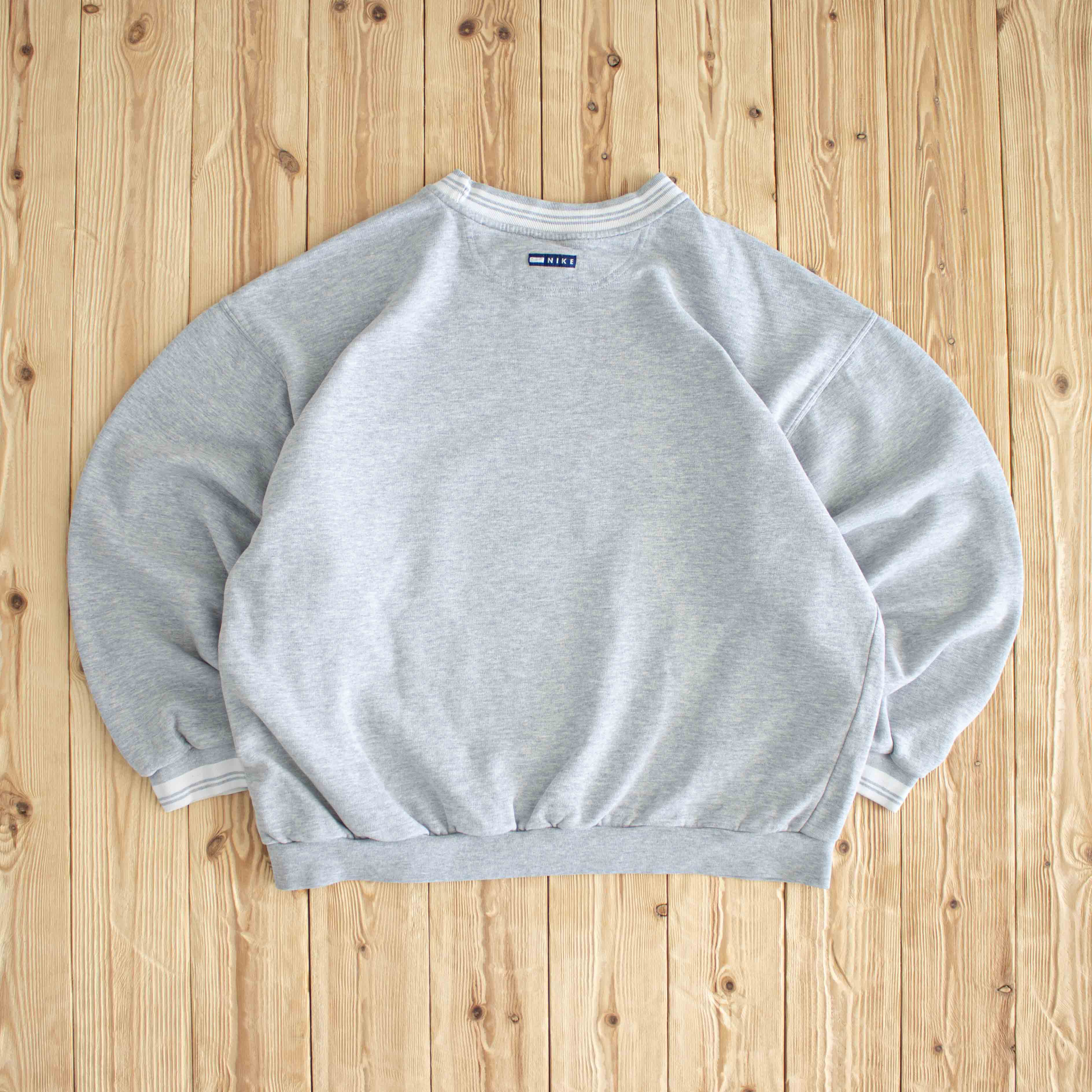 (L) Nike Swoosh Vintage Embroidered Sweatshirt Gray