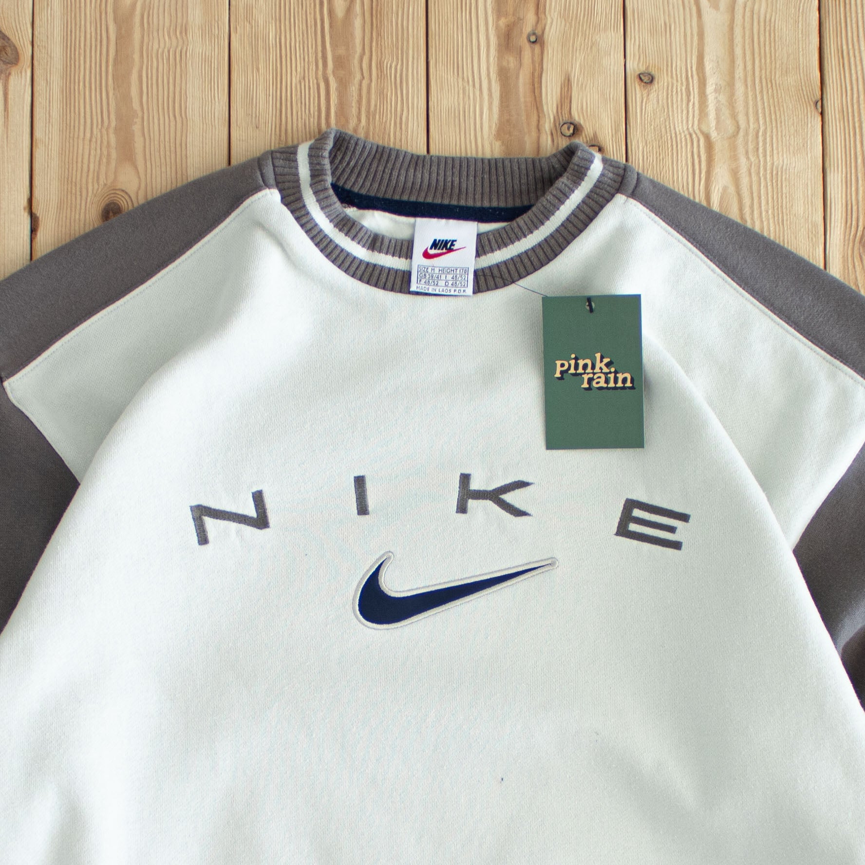(M) Nike Spell Out Vintage Embroidered Sweatshirt Beige