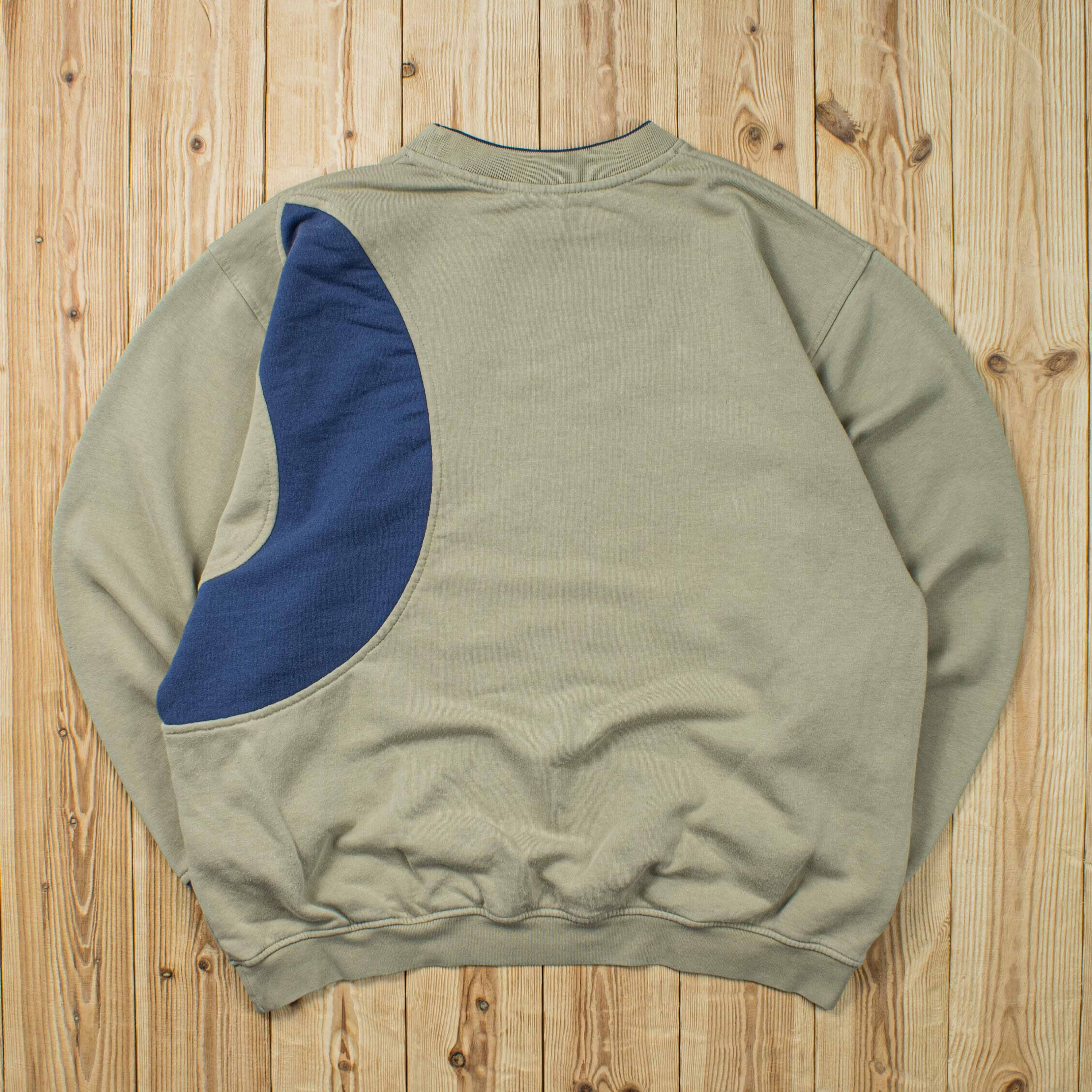 (L) Vintage Reworked Nike Swoosh Embroidered Sweatshirt