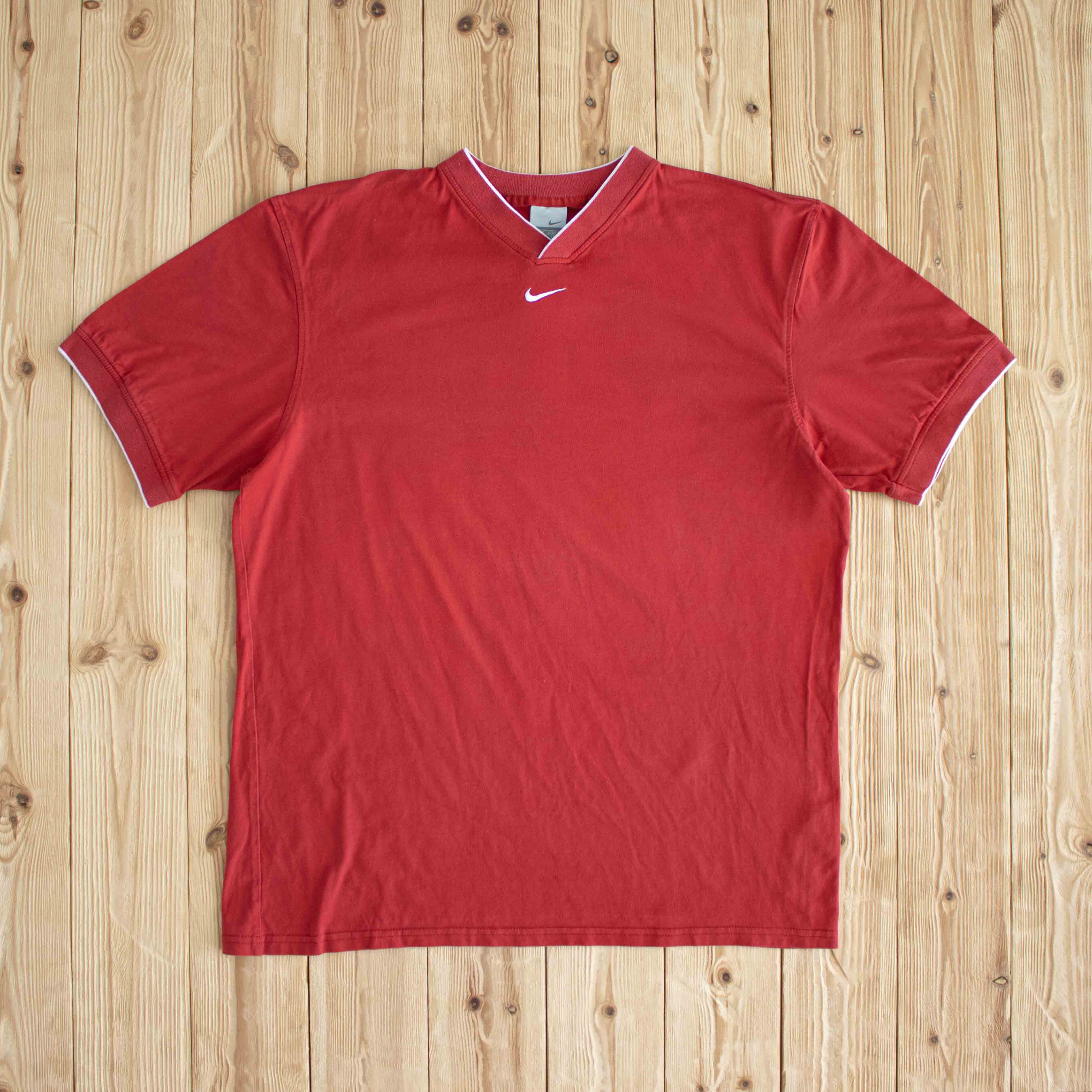 (L) Nike Center Swoosh Vintage Embroidered T-Shirt Red