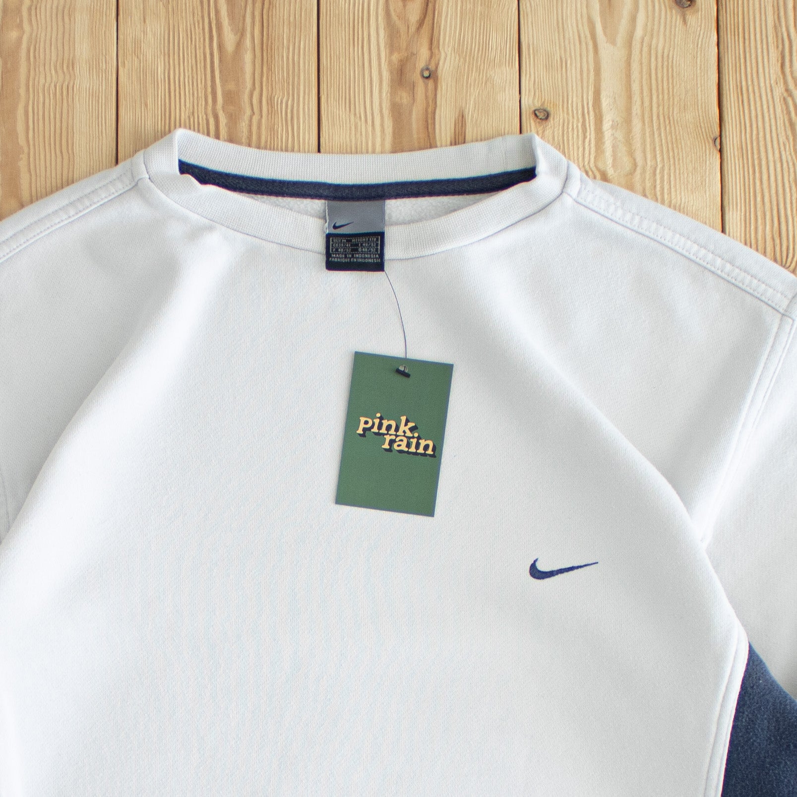 (M) Nike Swoosh Vintage Essential Embroidered Sweatshirt White