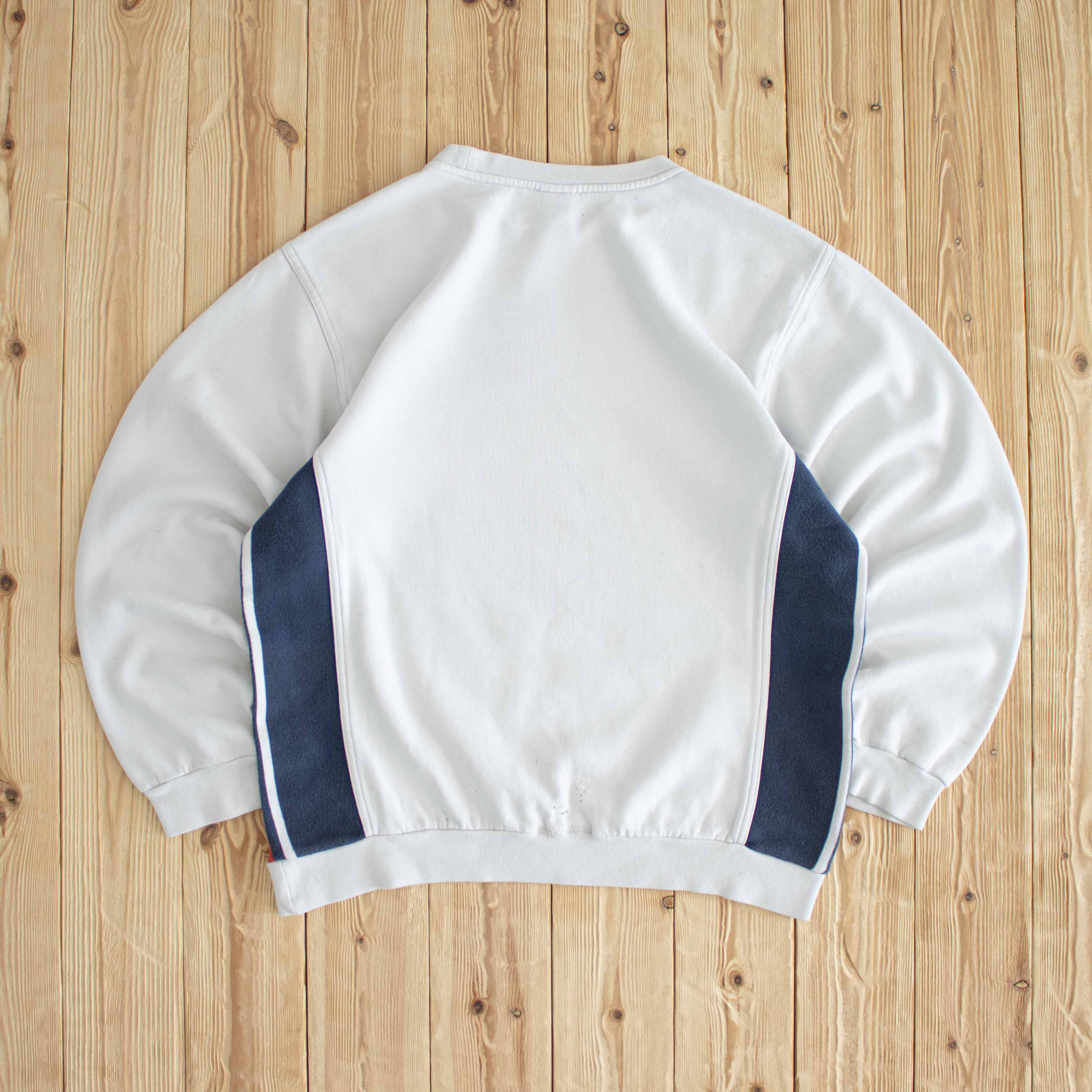 (M) Nike Swoosh Vintage Essential Embroidered Sweatshirt White