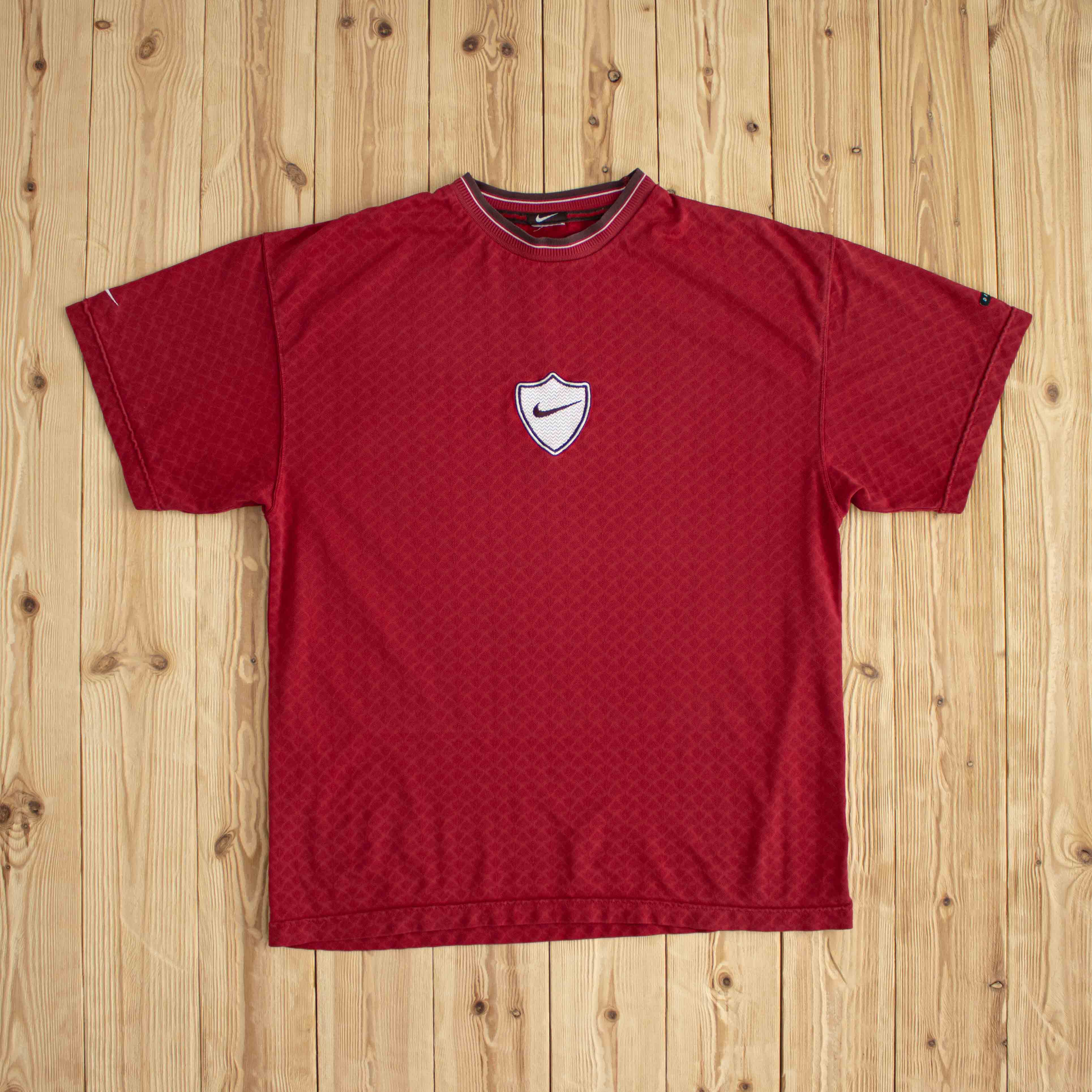 (L) Nike Swoosh Vintage Embroidered T-Shirt Red