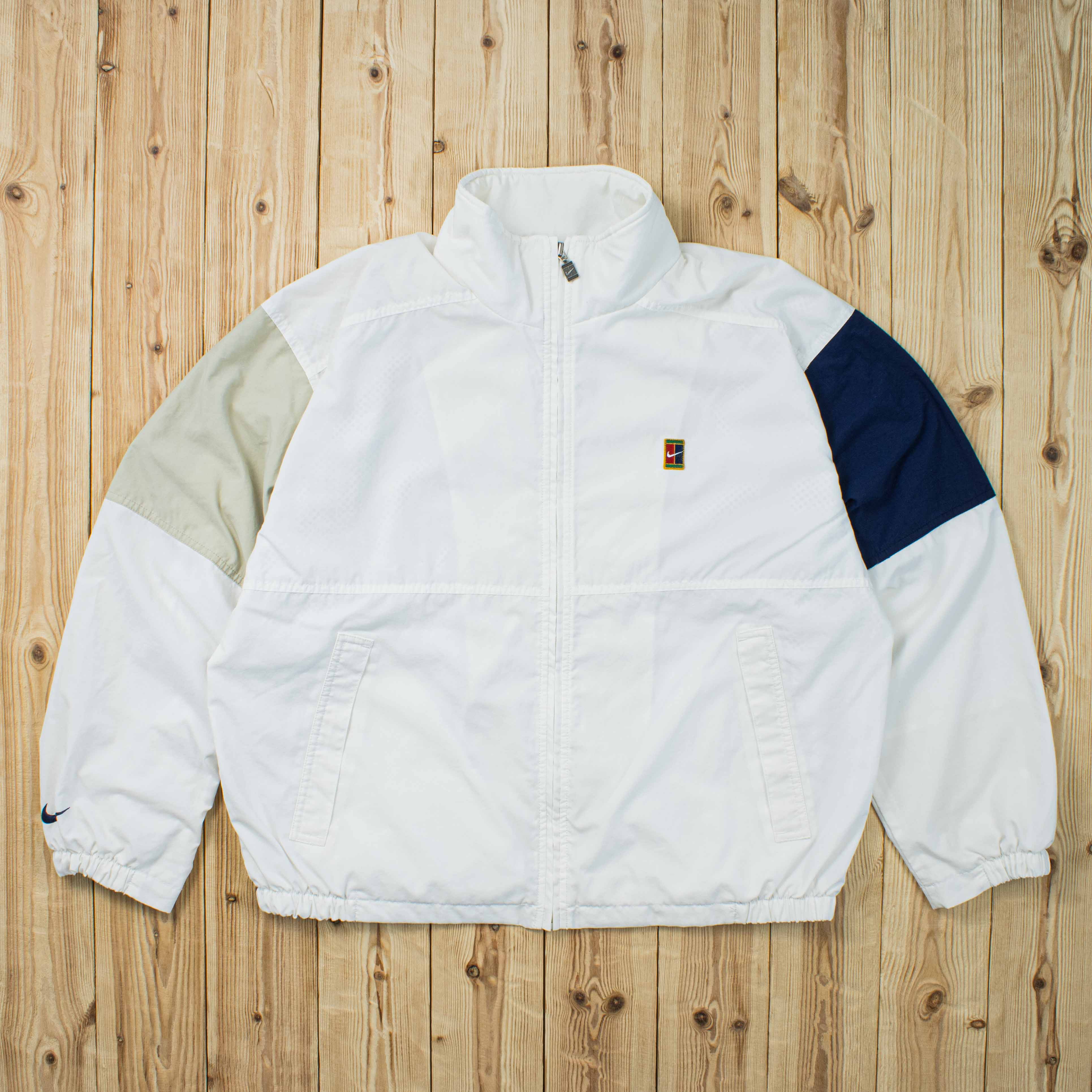 (L) Vintage Nike Essential Embroidered Jacket