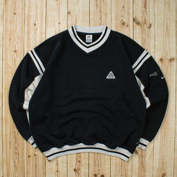 (L) Vintage Nike ACG Essential Embroidered Sweatshirt