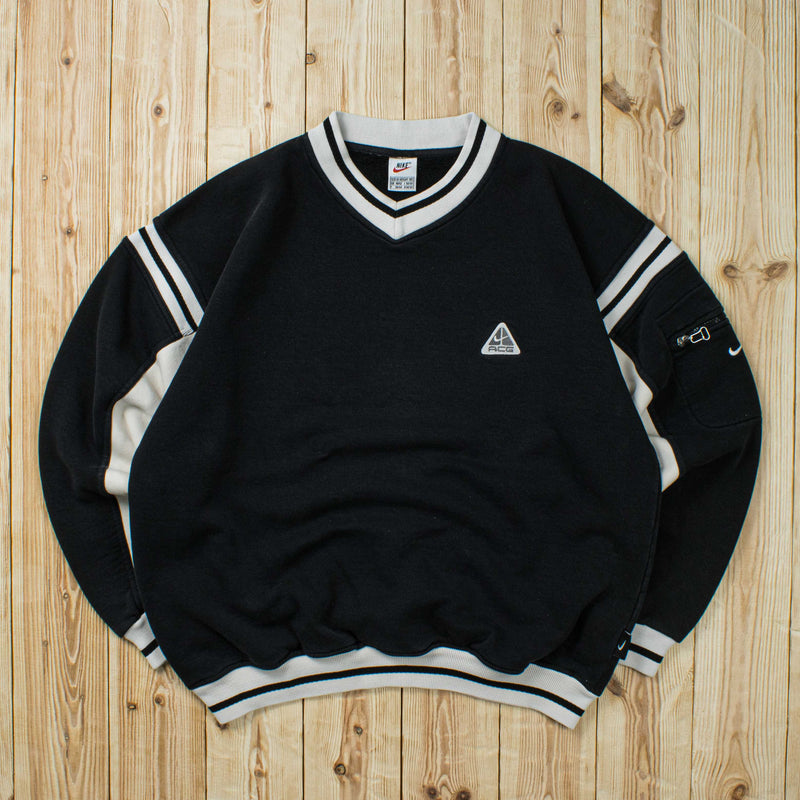 (L) Vintage Nike ACG Essential Embroidered Sweatshirt