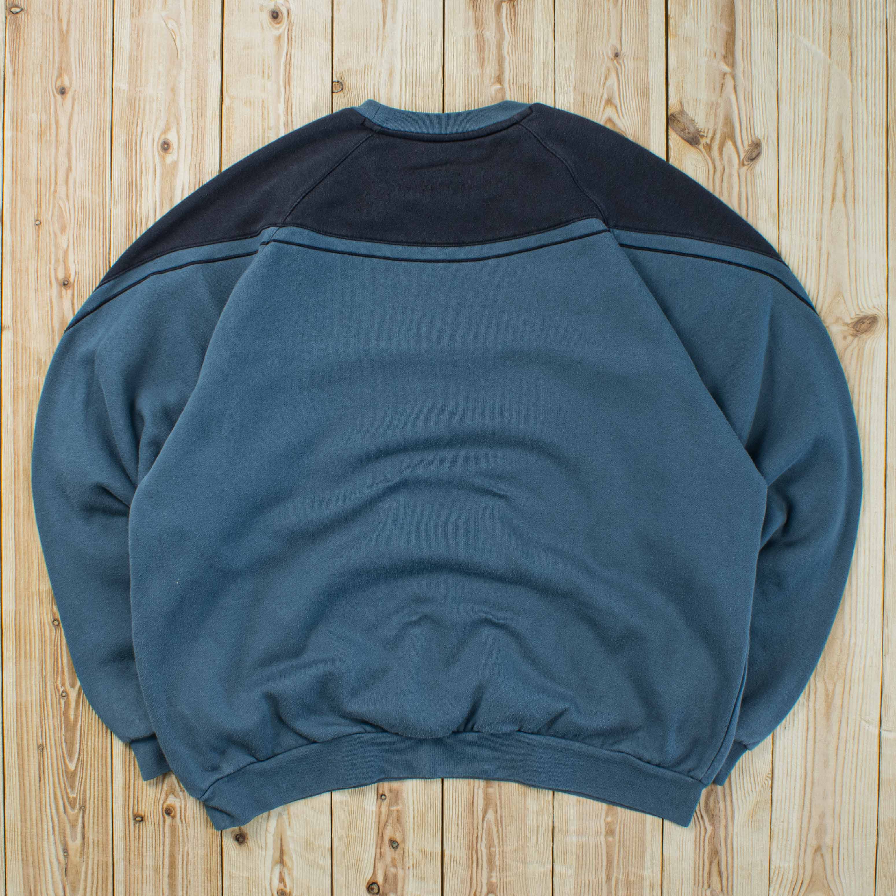 (L) Vintage Adidas Essential Embroidered Sweatshirt