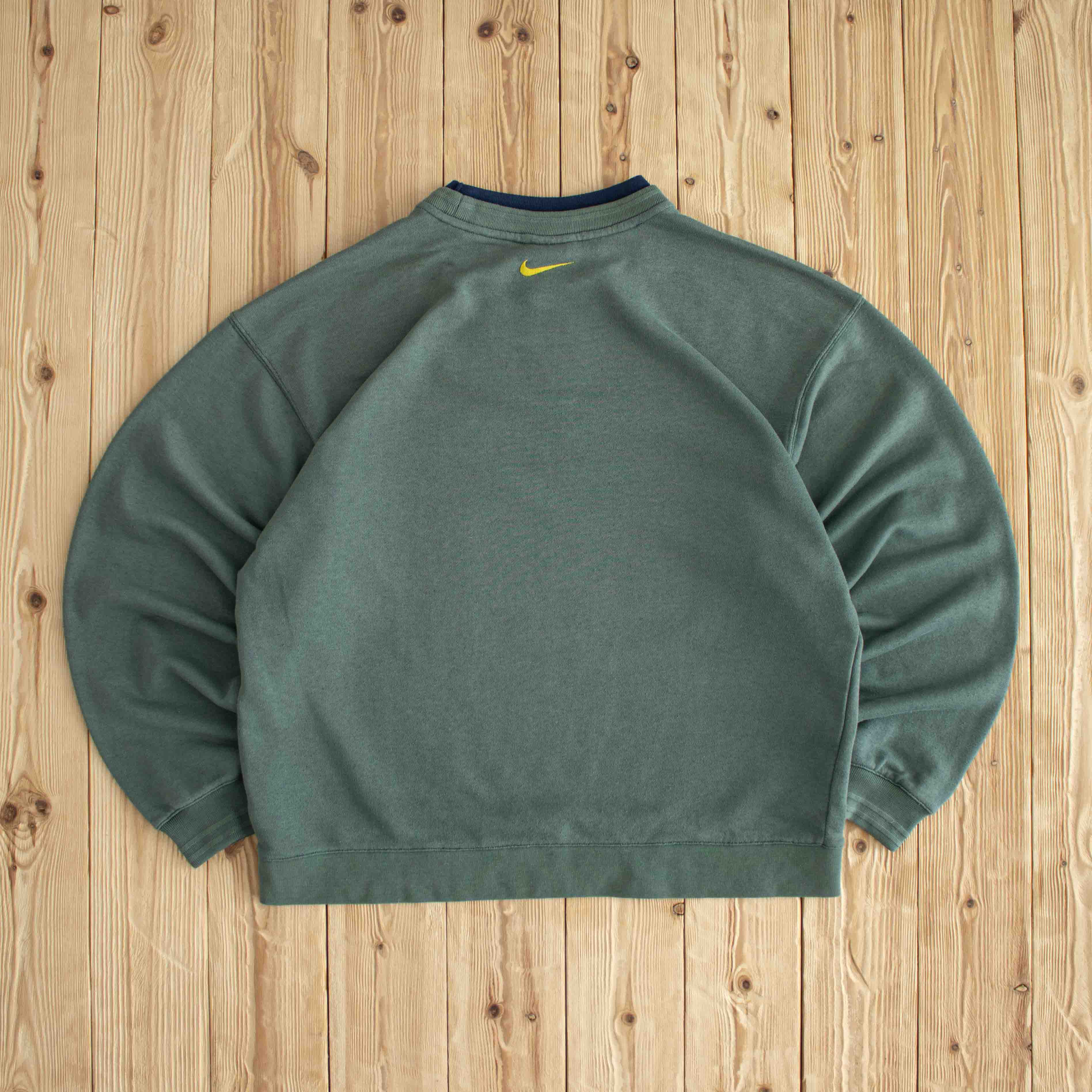 (M/L) Nike Authentic Athletic Vintage Embroidered Sweatshirt Green