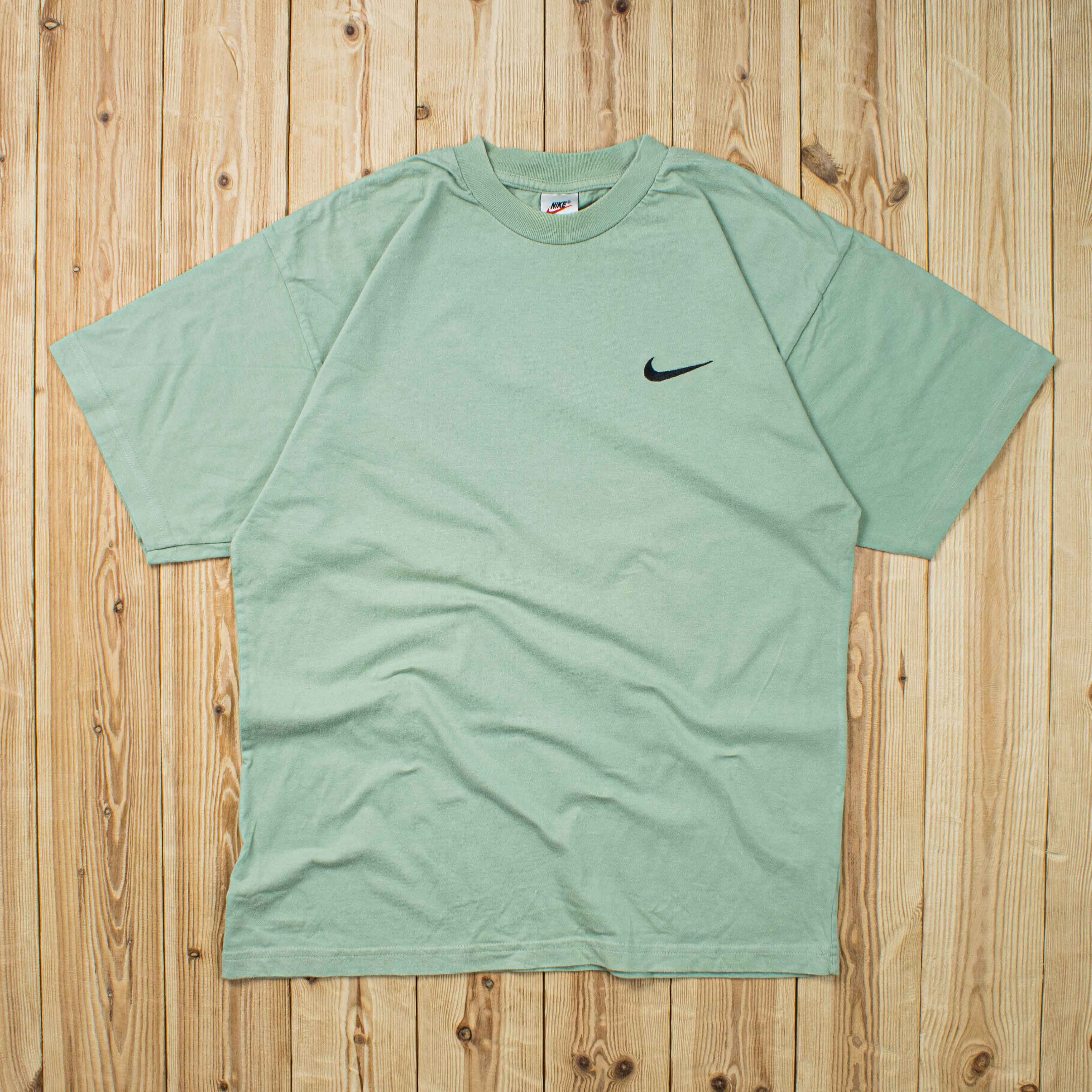 (M) Vintage Nike Essential Embroidered T-Shirt