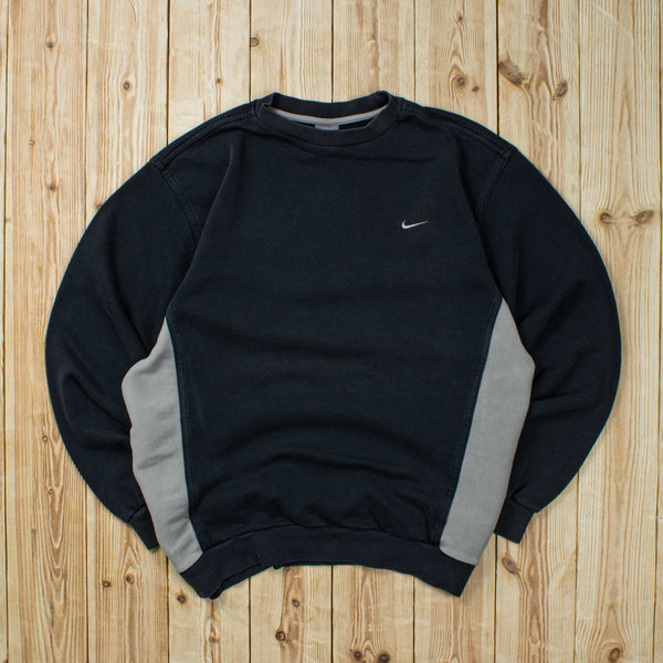 (M) Vintage Nike Essential Embroidered Sweatshirt