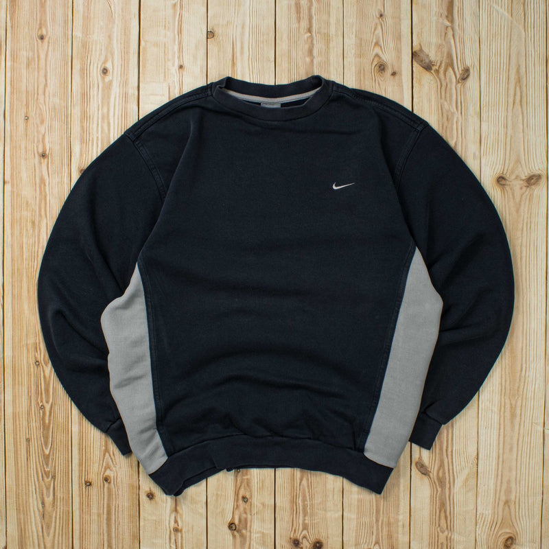 (M) Vintage Nike Essential Embroidered Sweatshirt
