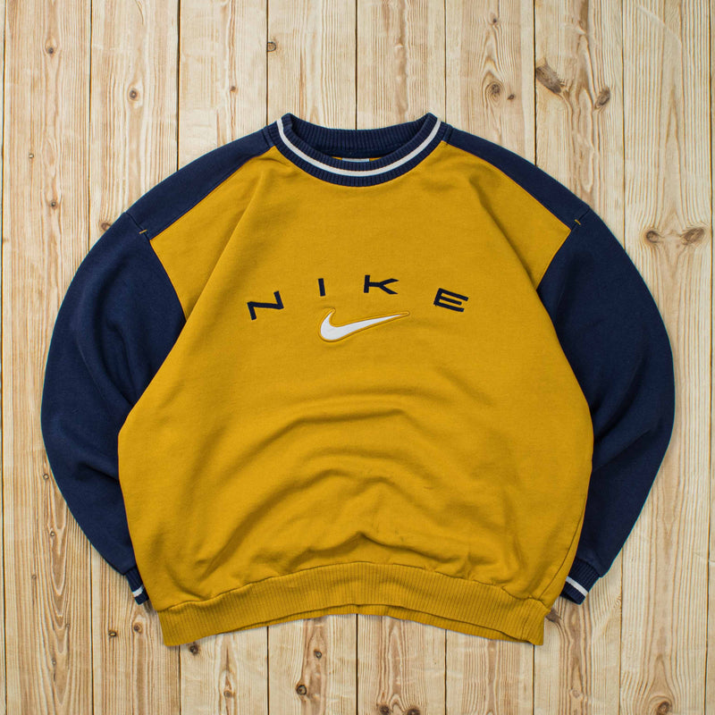 (L) Vintage Nike Embroidered Sweatshirt