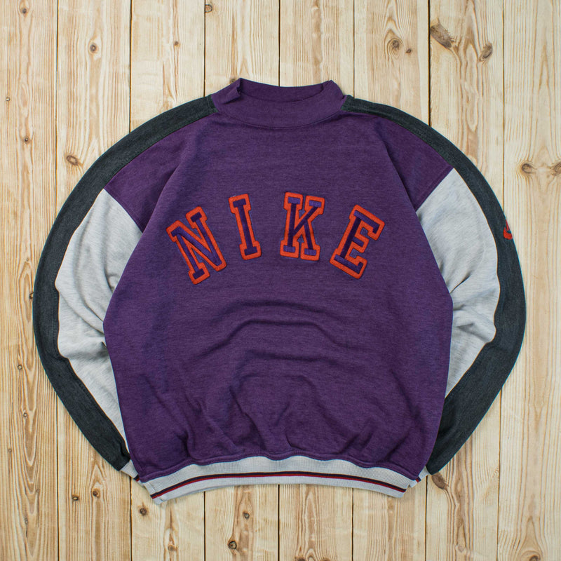 (M) Vintage Nike Spell Out Embroidered Sweatshirt
