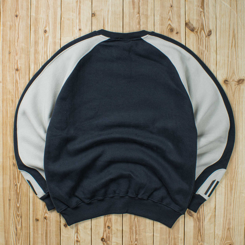 (M/L) Vintage Adidas Essential Embroidered Sweatshirt