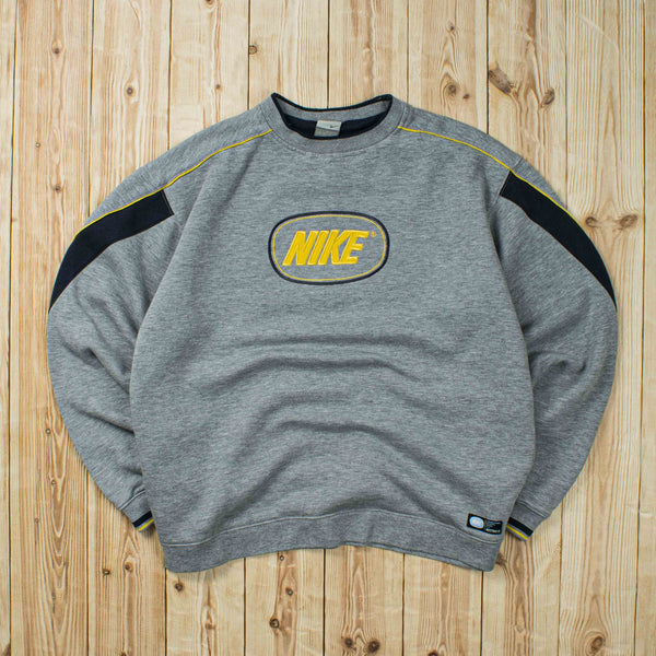 (L) Vintage Nike Spell Out Embroidered Sweatshirt