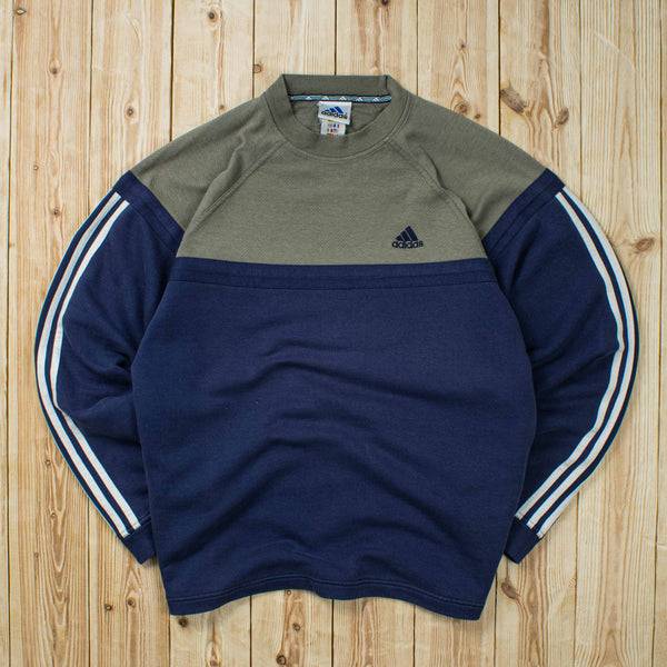 (L) Vintage Adidas Essential Embroidered Sweatshirt