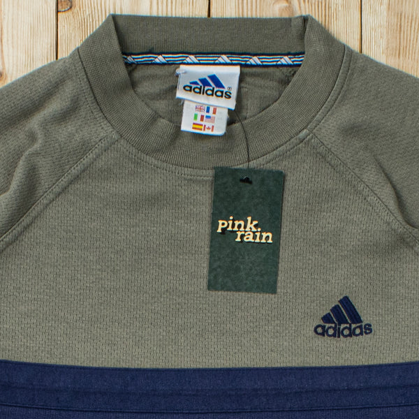 (L) Vintage Adidas Essential Embroidered Sweatshirt
