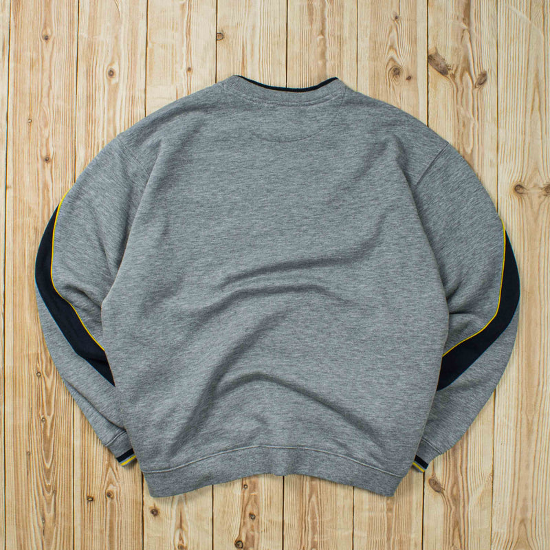 (L) Vintage Nike Spell Out Embroidered Sweatshirt