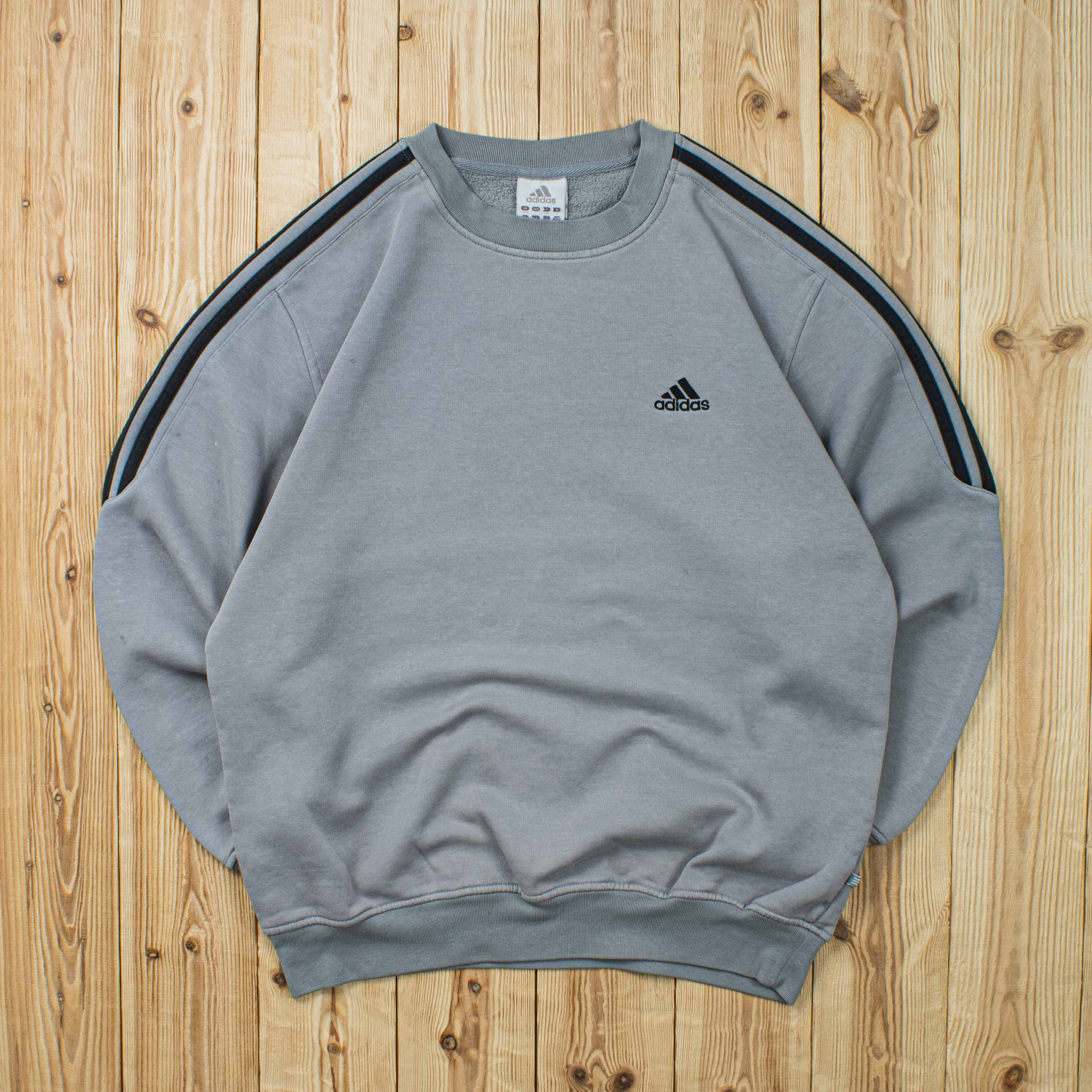 (M) Vintage Adidas Essential Embroidered Sweatshirt