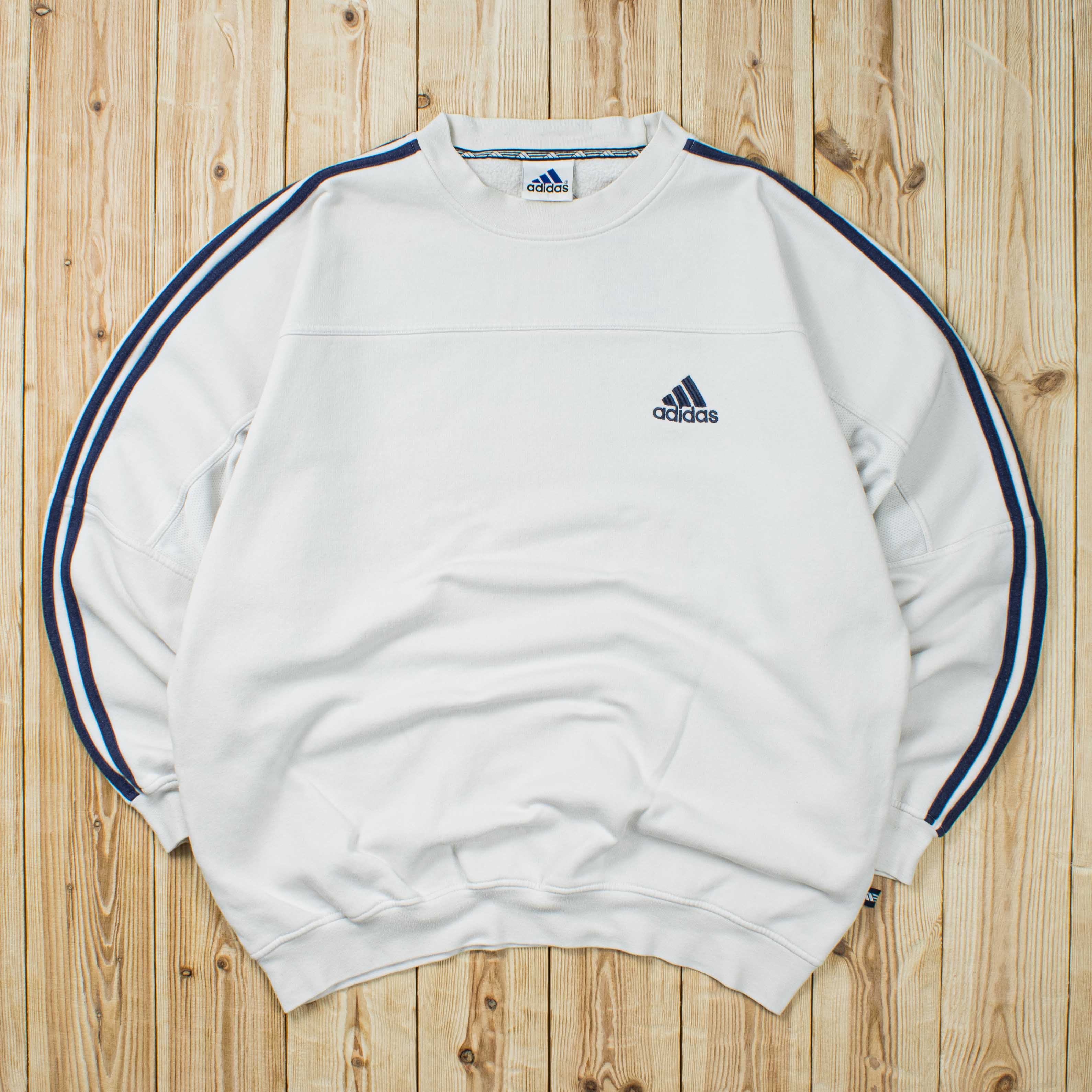 (L) Vintage Adidas Essential Embroidered Sweatshirt