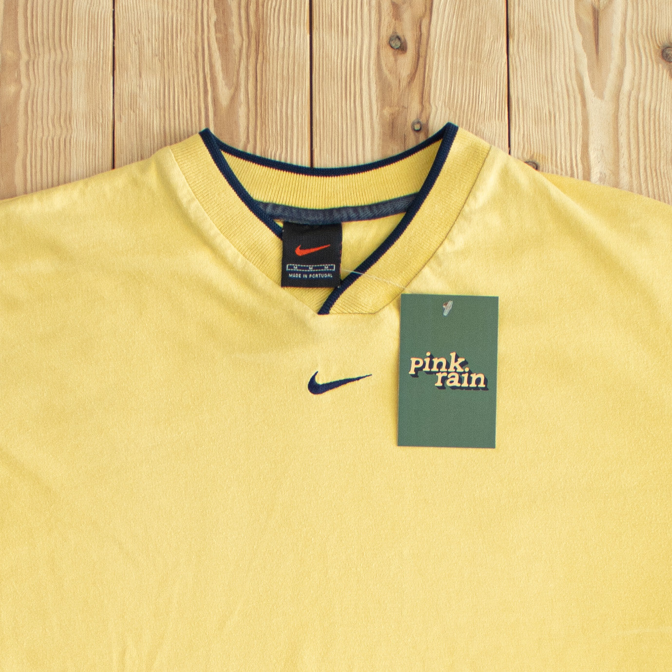 (M) Nike Center Swoosh Vintage Embroidered T-Shirt Yellow