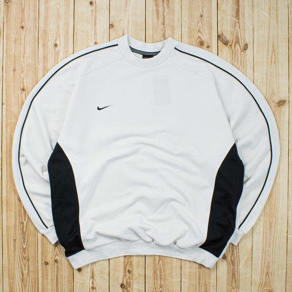 (L) Vintage Nike Essential Embroidered Sweatshirt