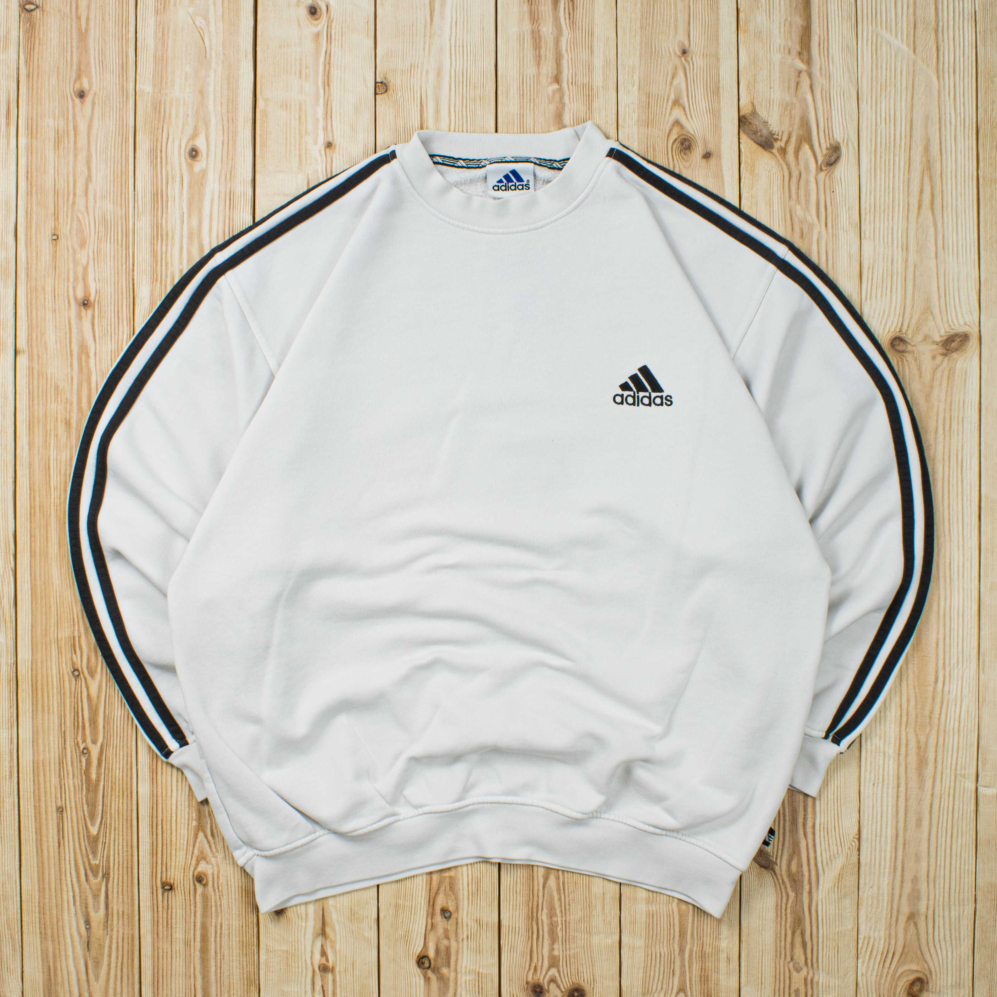 (L) Vintage Adidas Essential Embroidered Sweatshirt